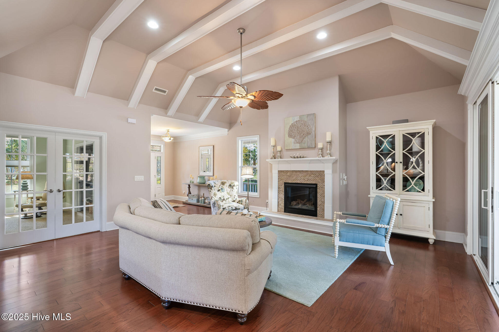 100541913 | Photo 37