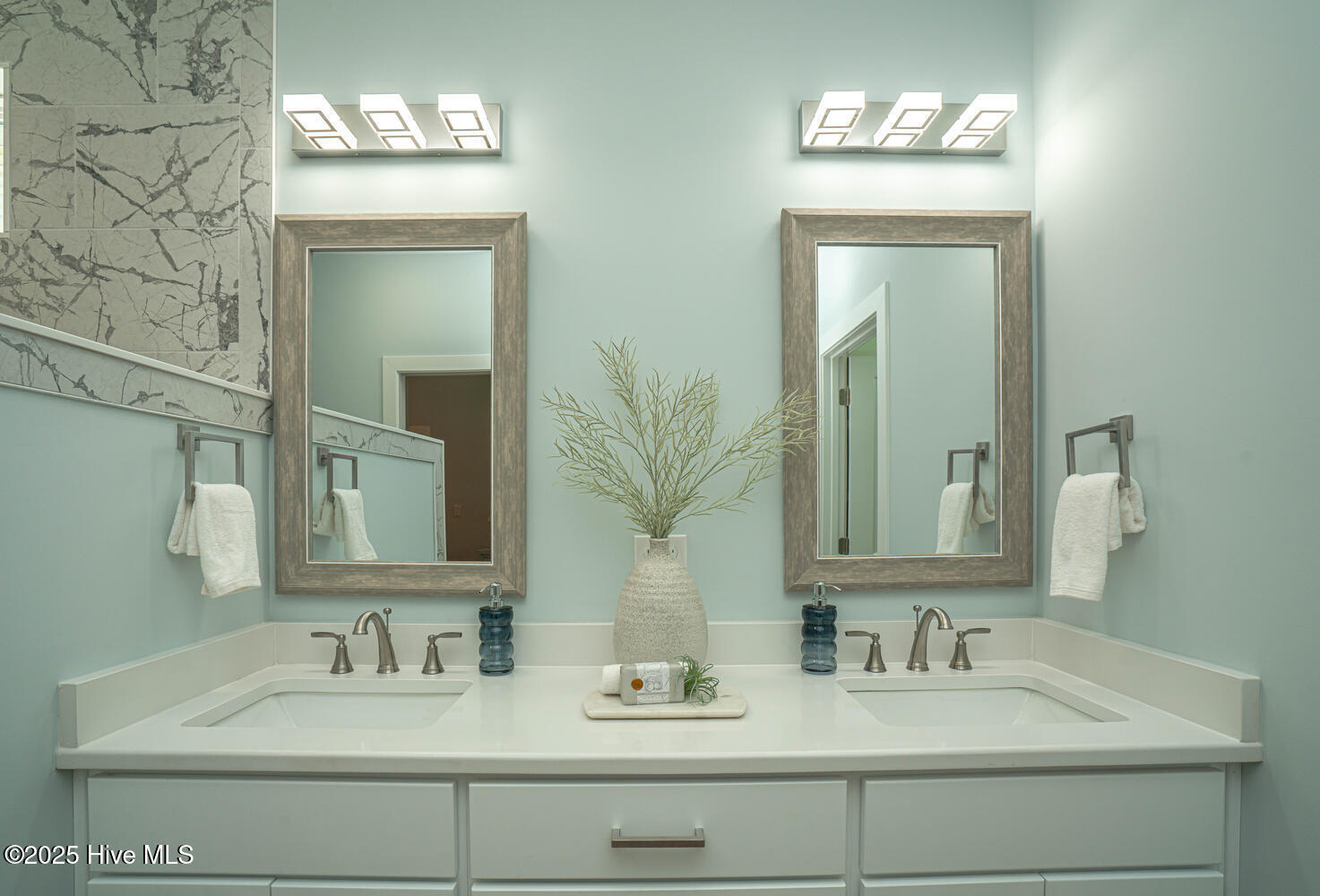 100531648 | Photo 13