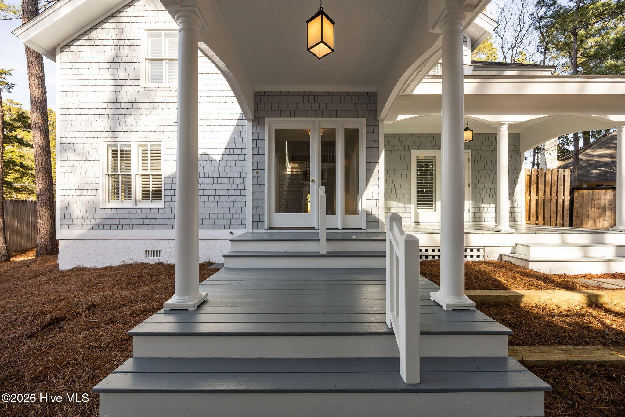 100551579 | Photo 35