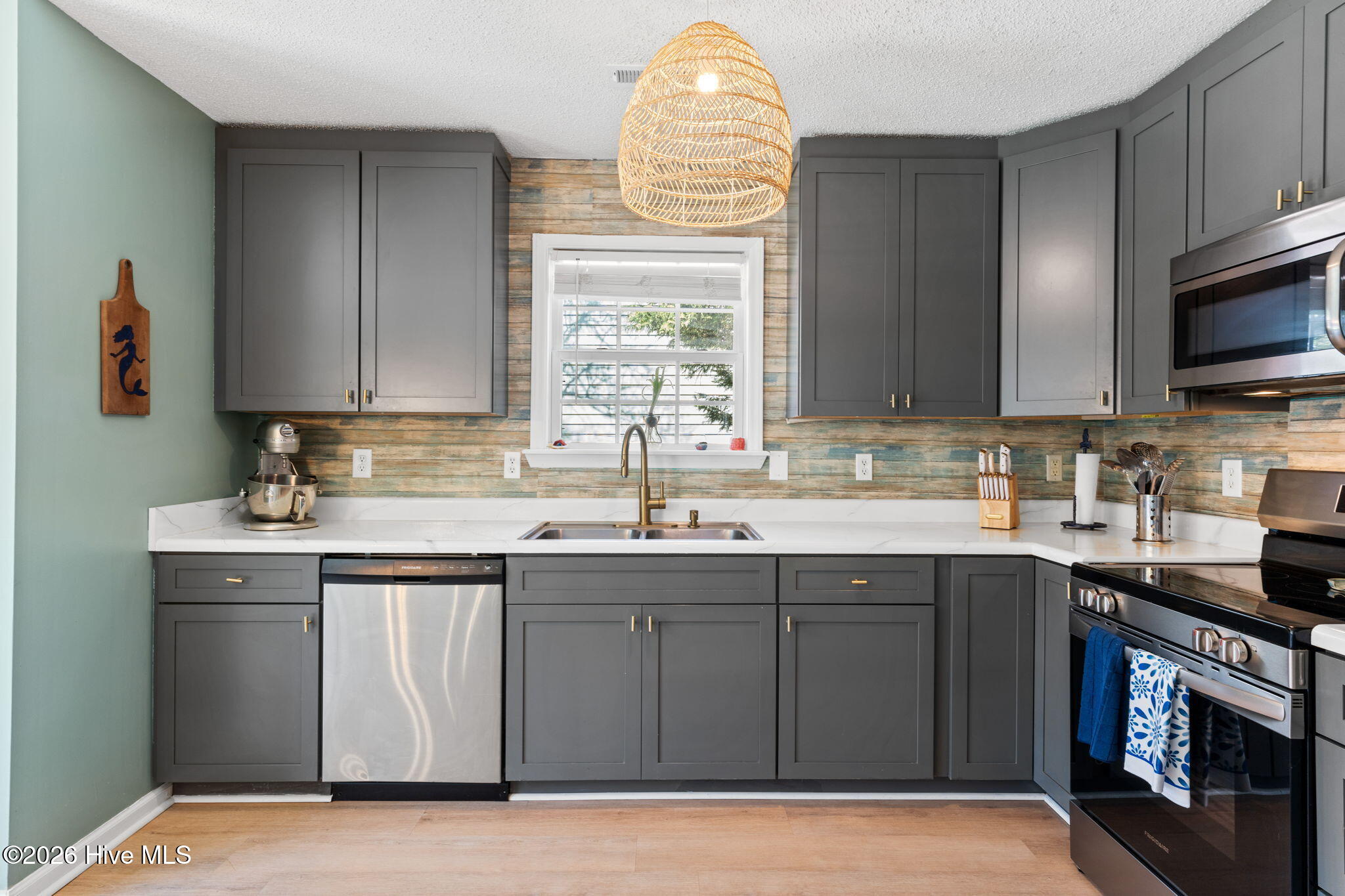 100559319 | Photo 10