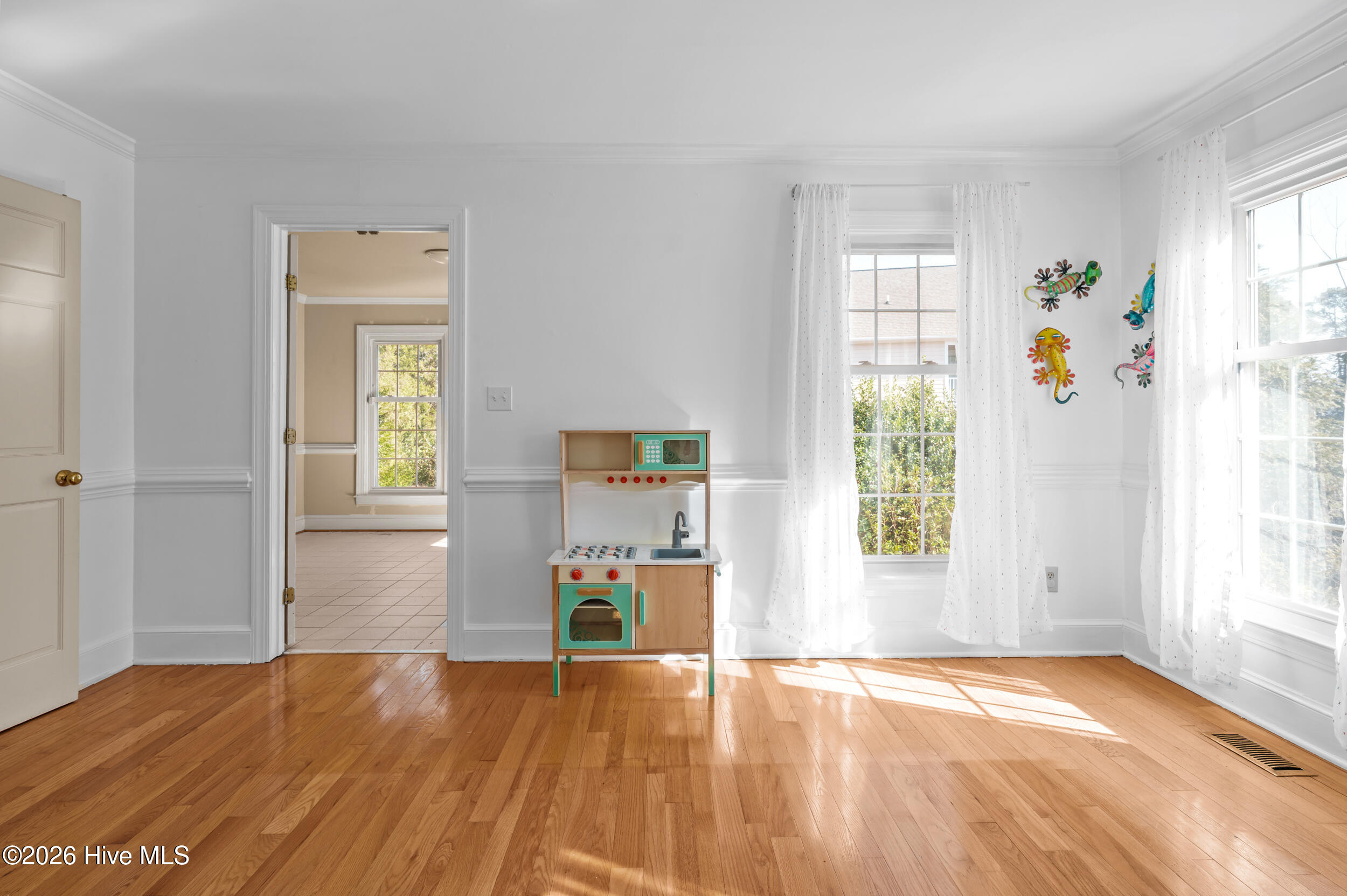 100554057 | Photo 11