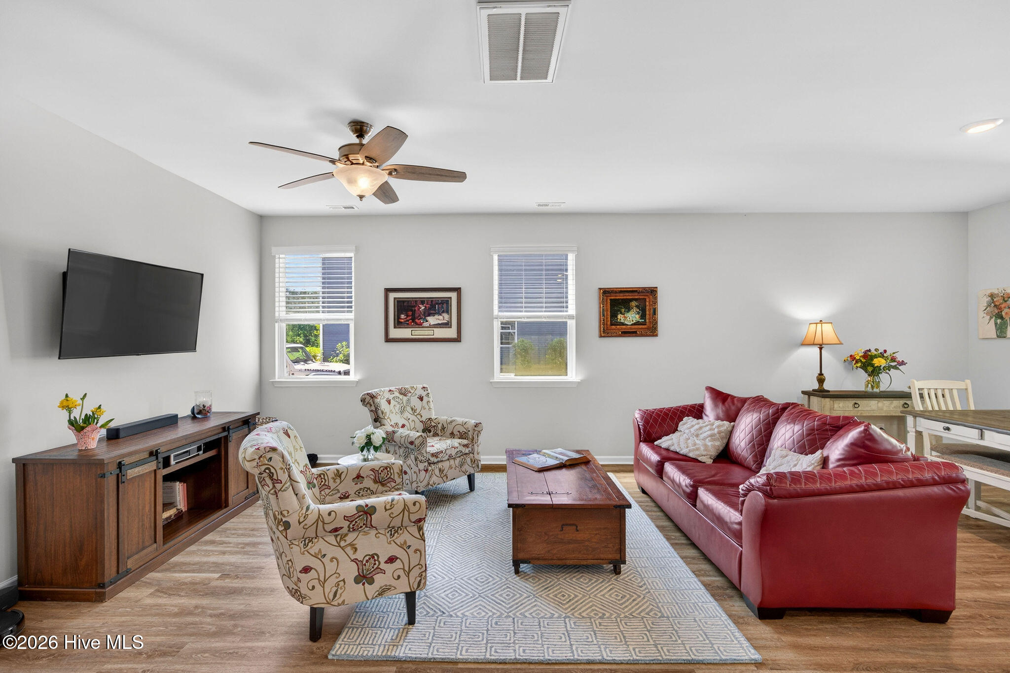 100570180 | Photo 10