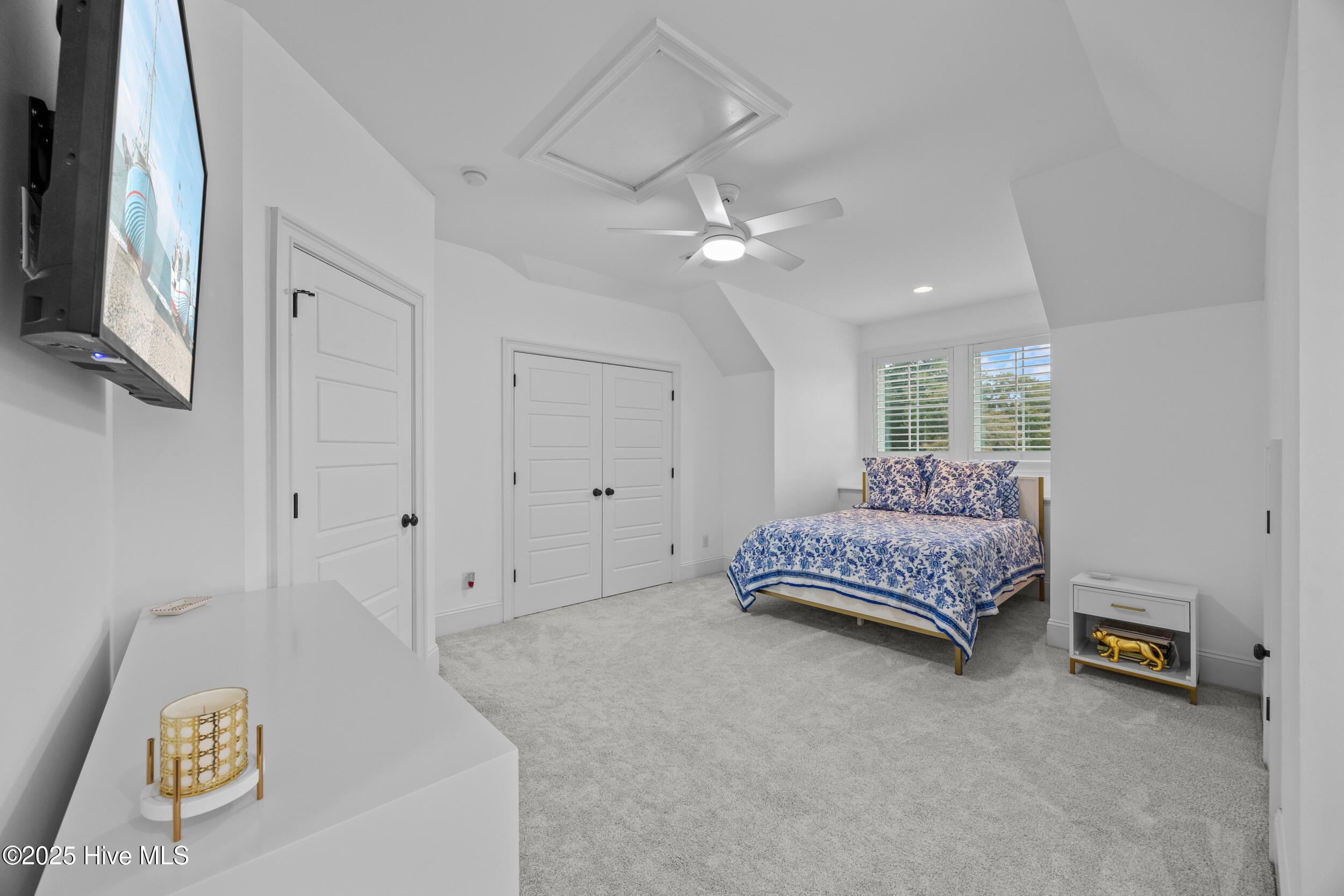 100570509 | Photo 55