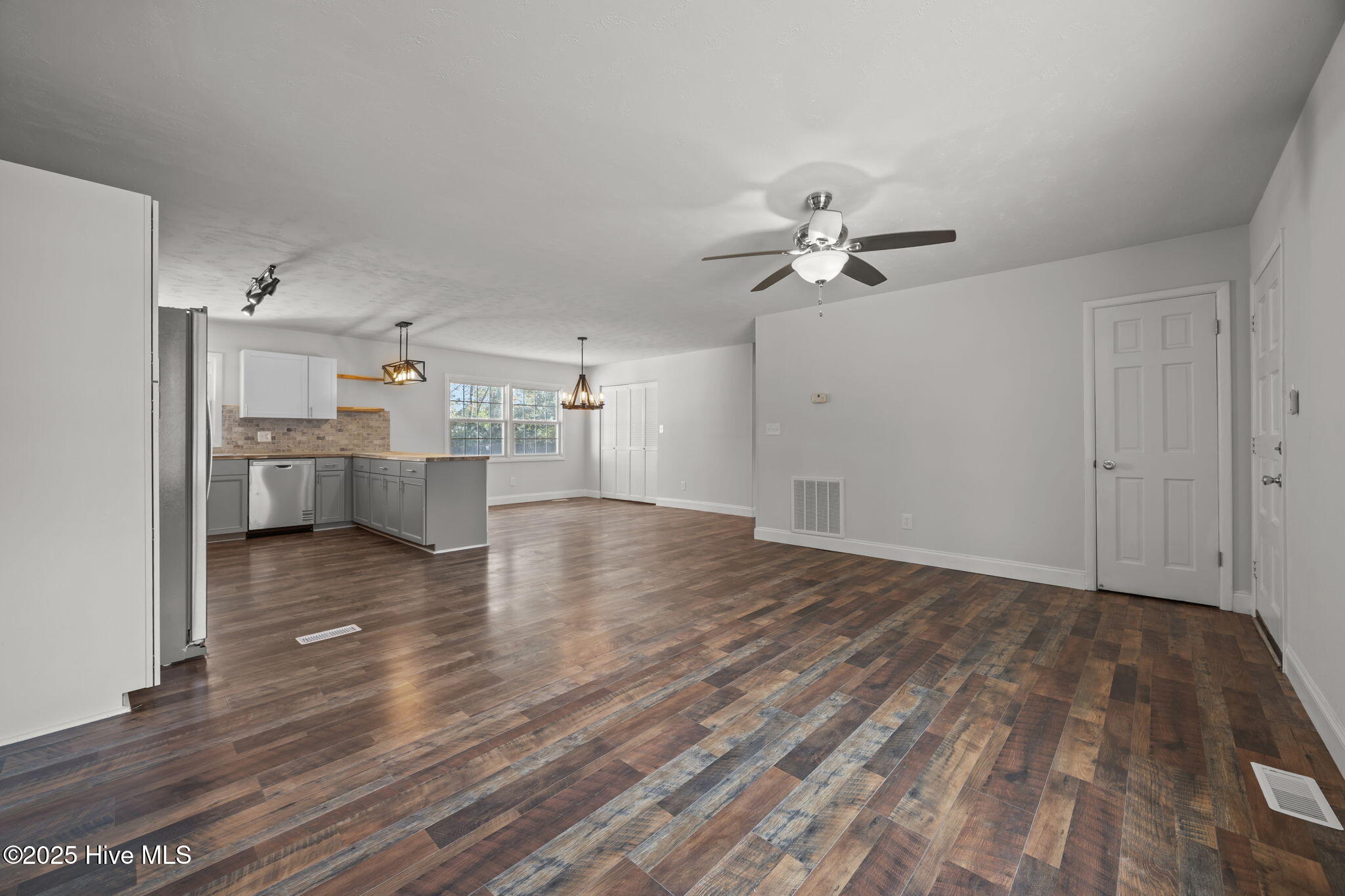 100544874 | Photo 17