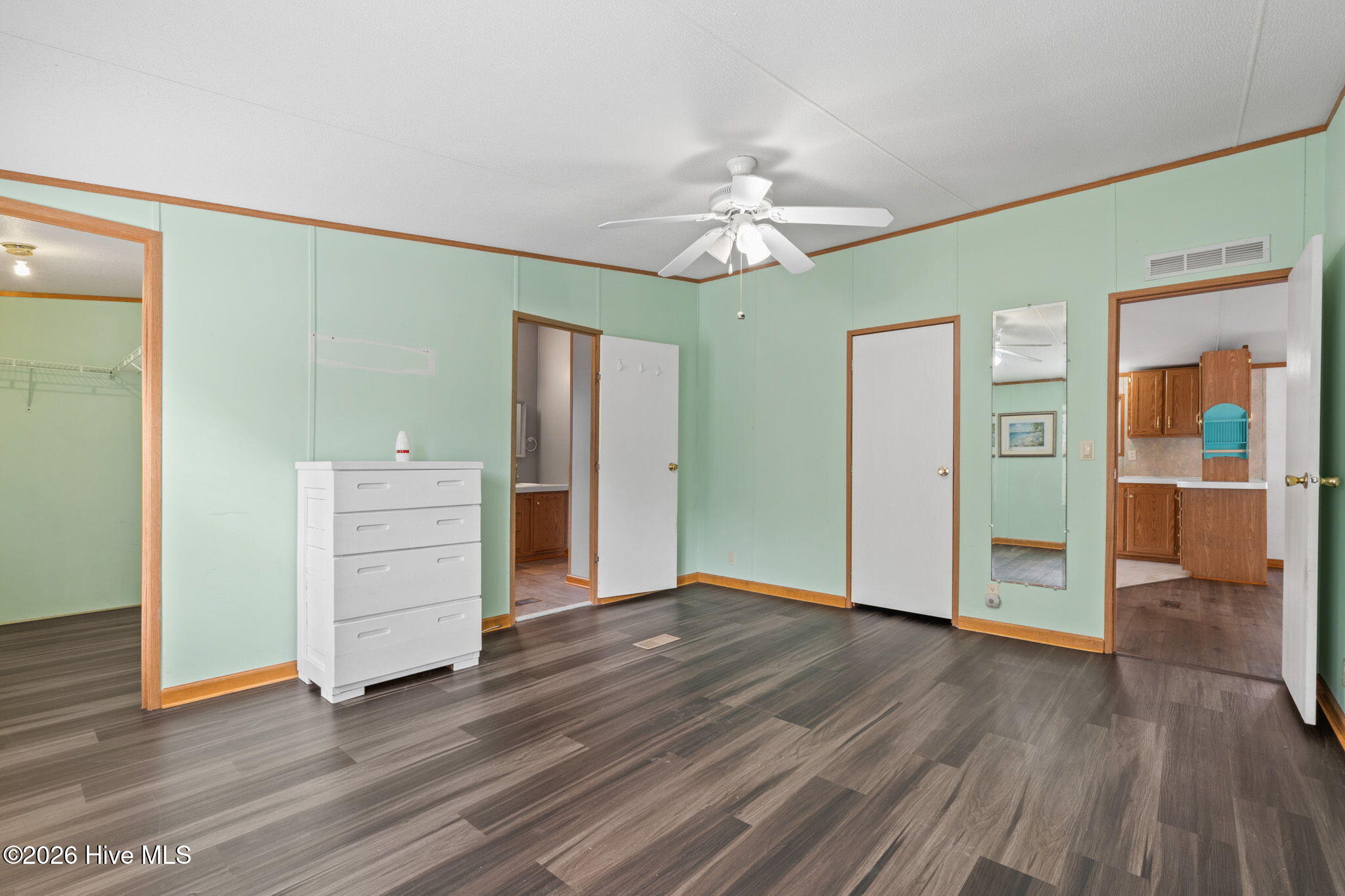 100564701 | Photo 22