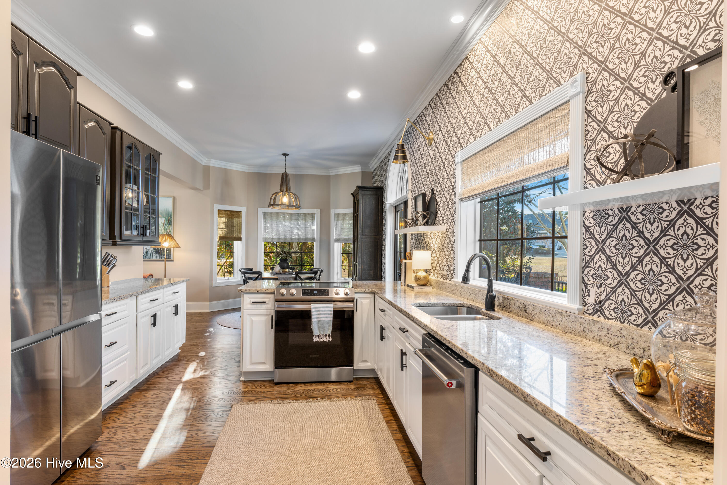 100549832 | Photo 20