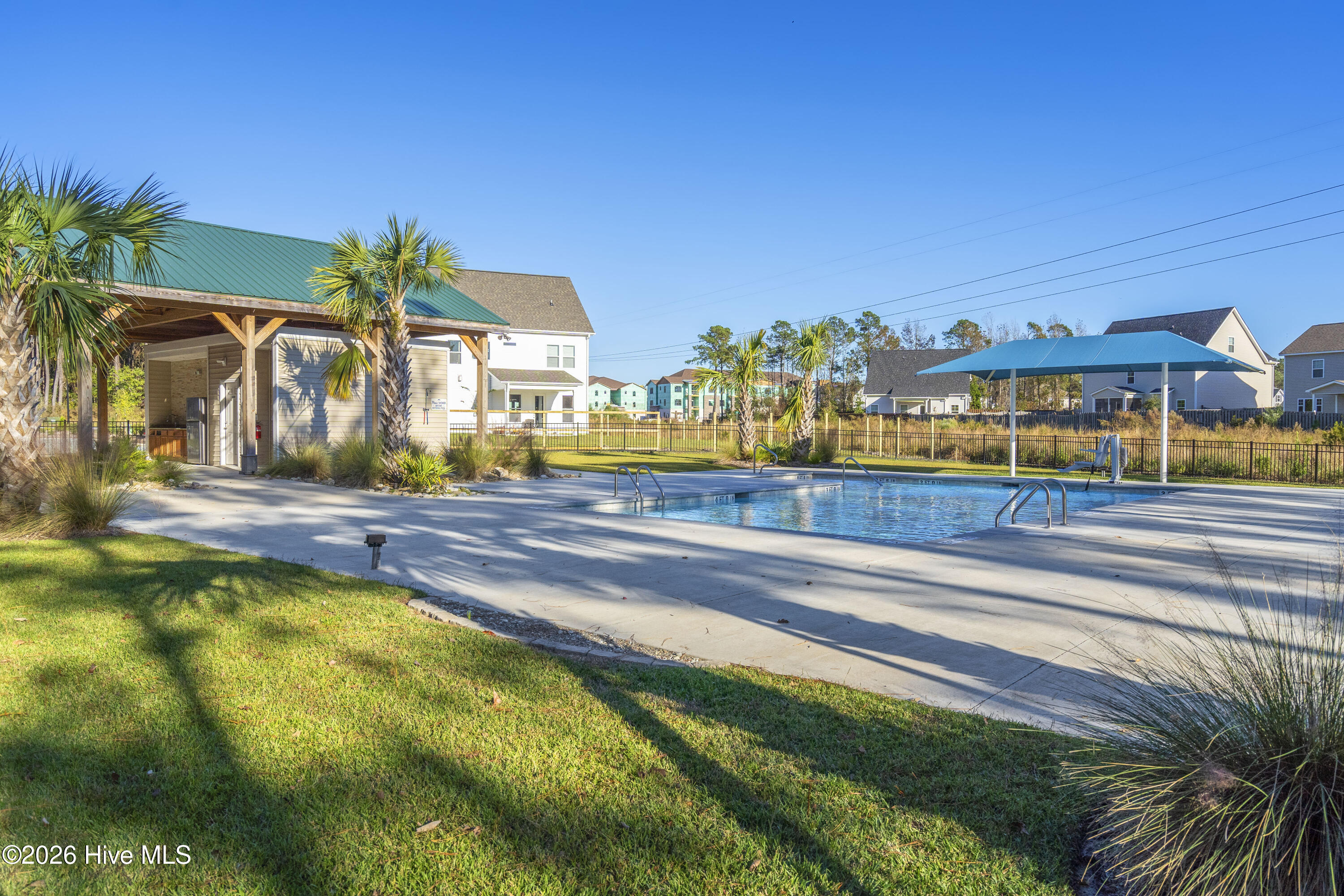 100569792 | Photo 79