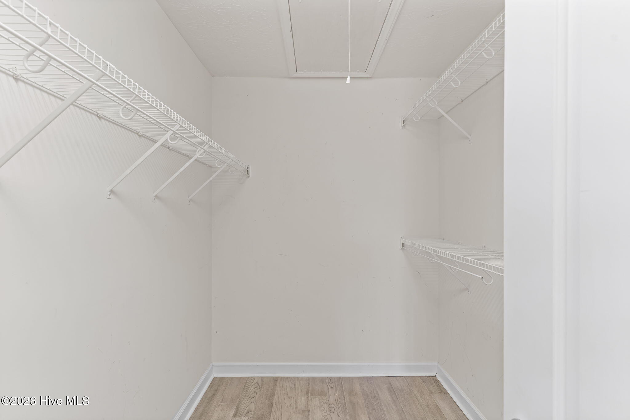 100563070 | Photo 31