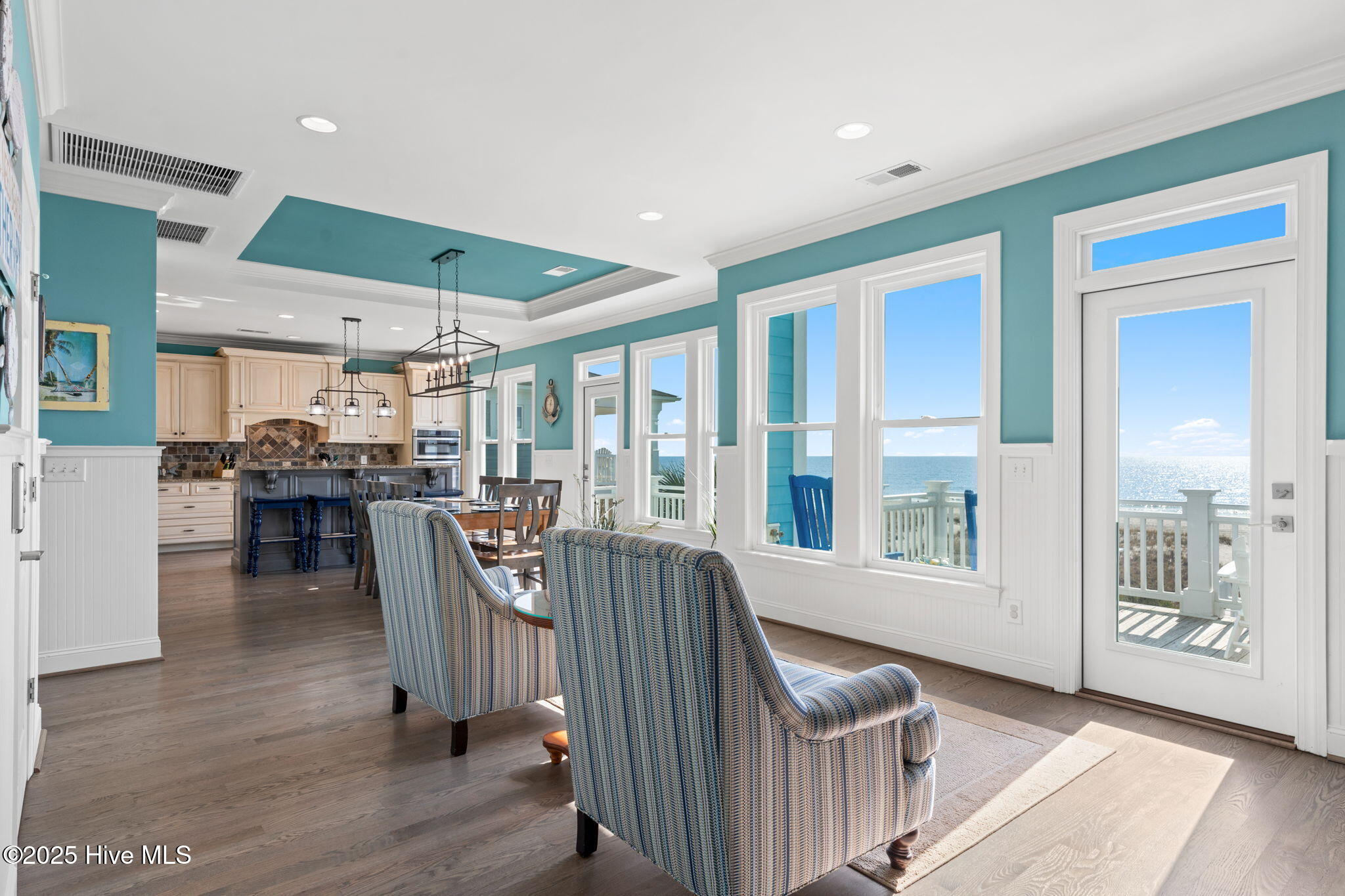 100542576 | Photo 10