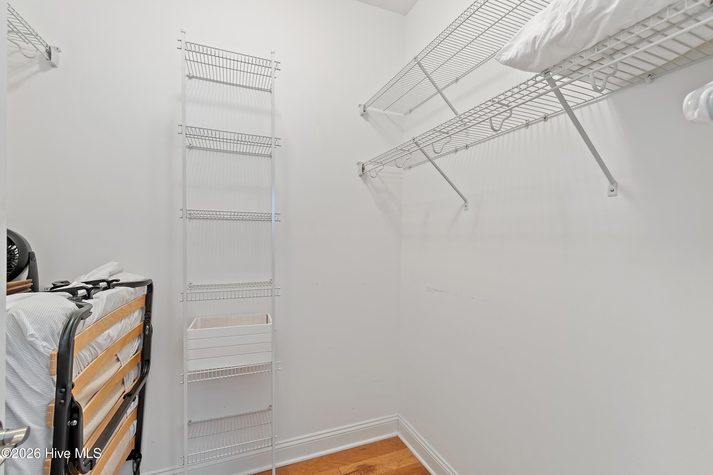 100549394 | Photo 23