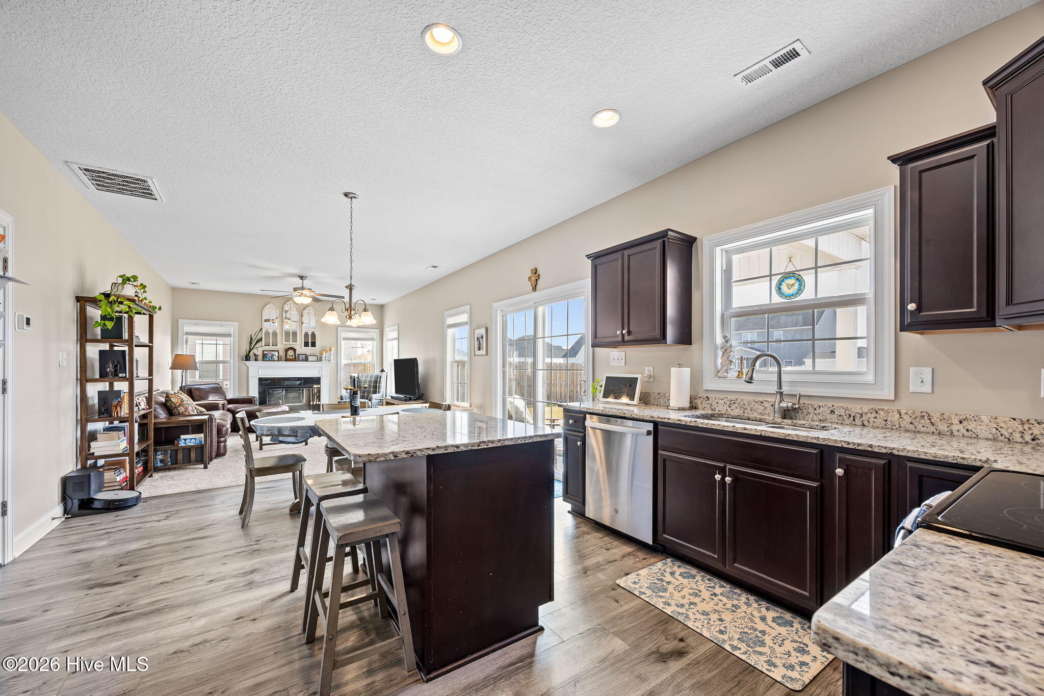 100566991 | Photo 10