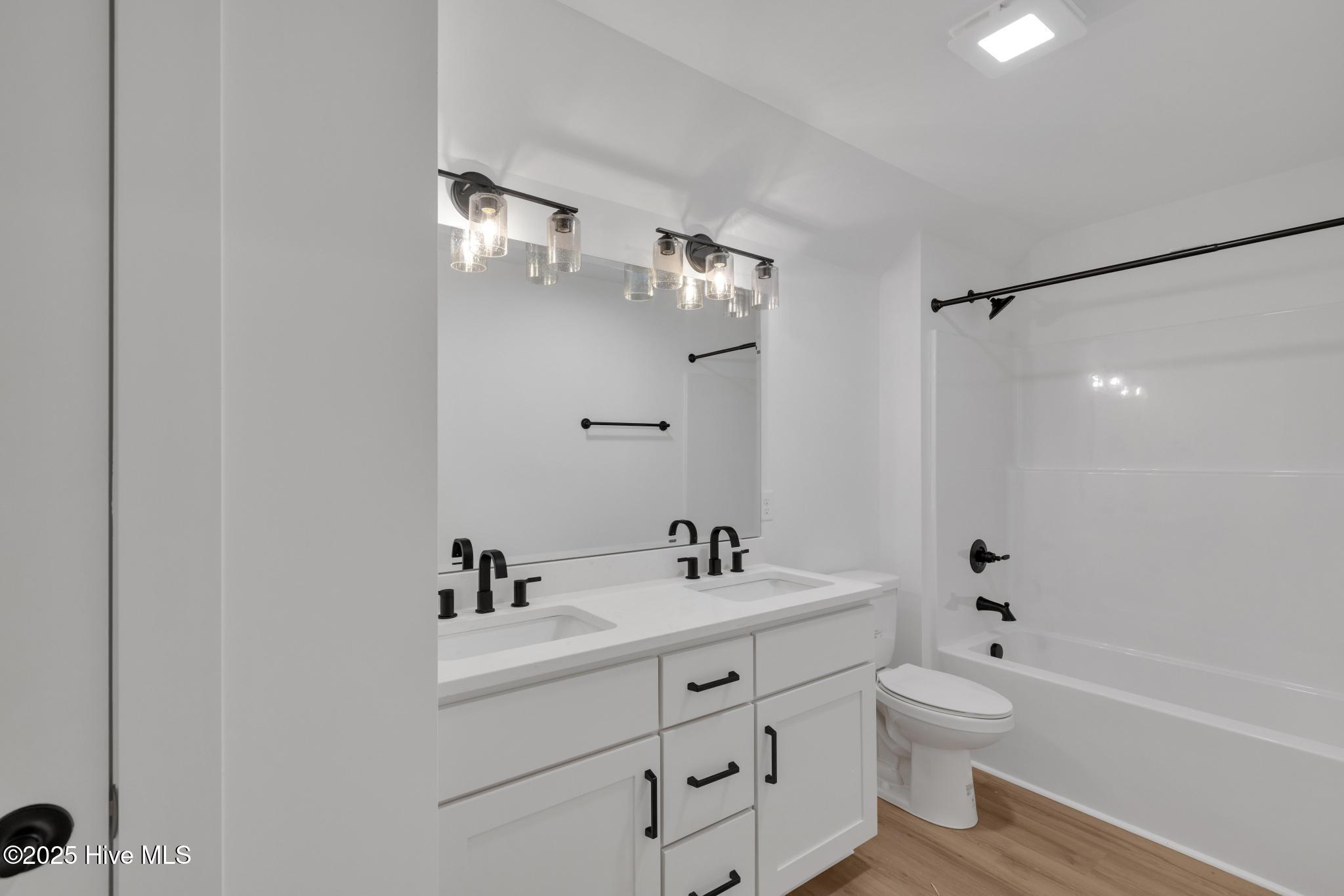 100537116 | Photo 29