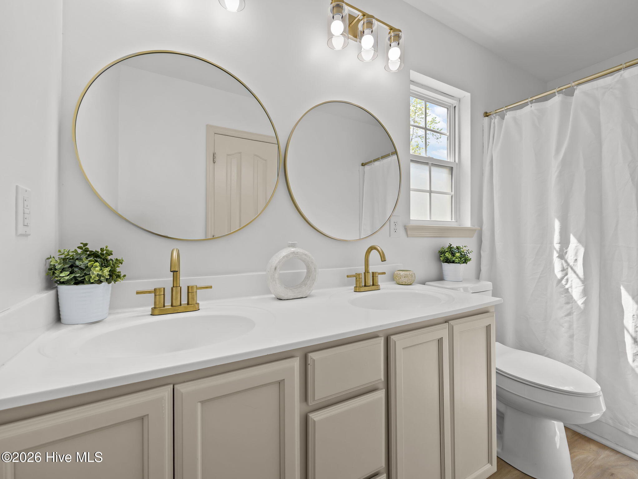 100565884 | Photo 22