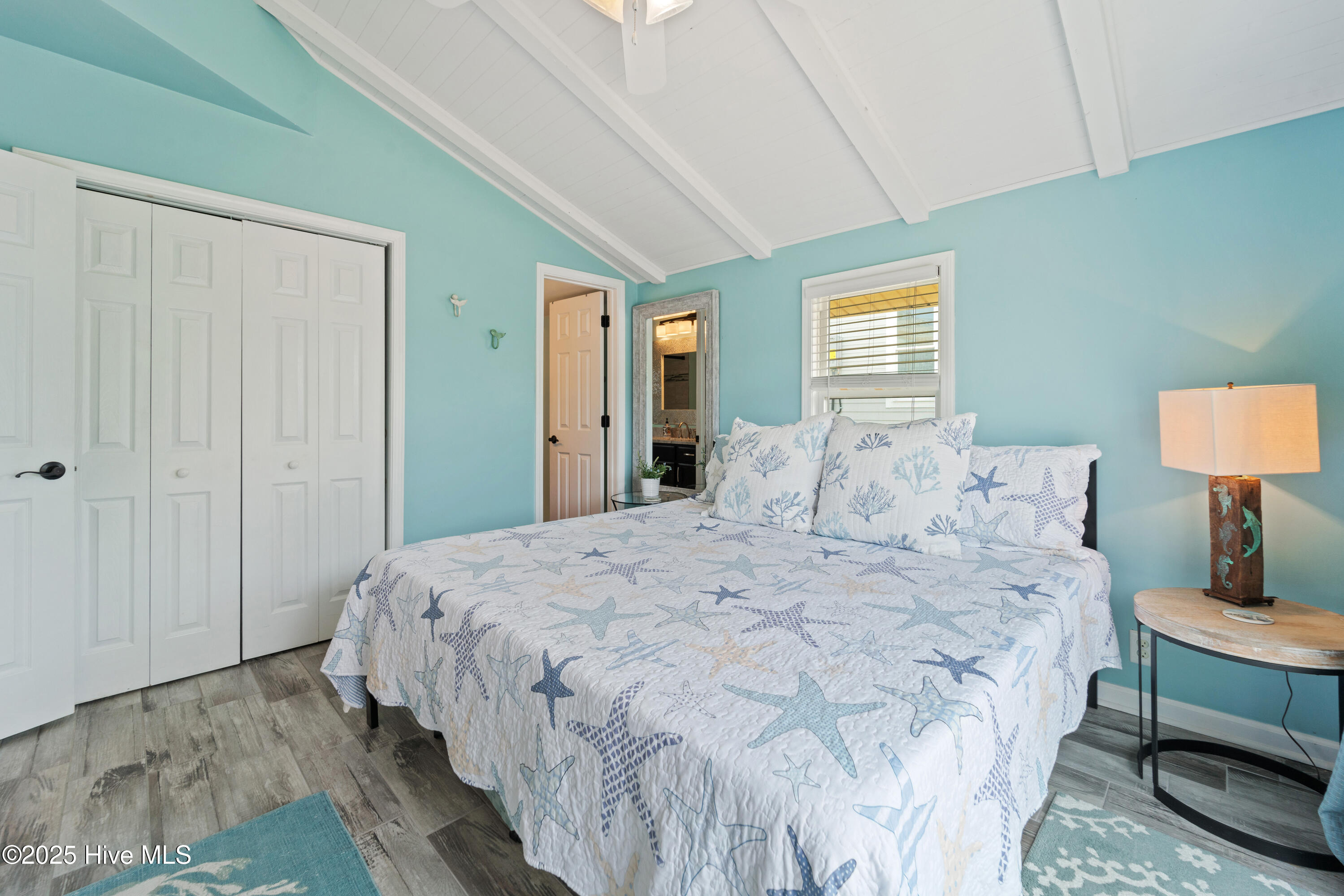 100548347 | Photo 15