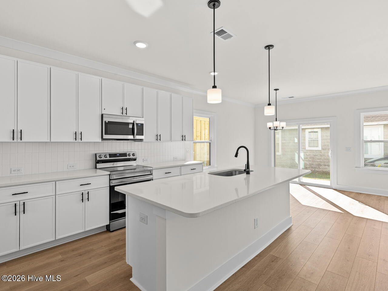 100547597 | Photo 13