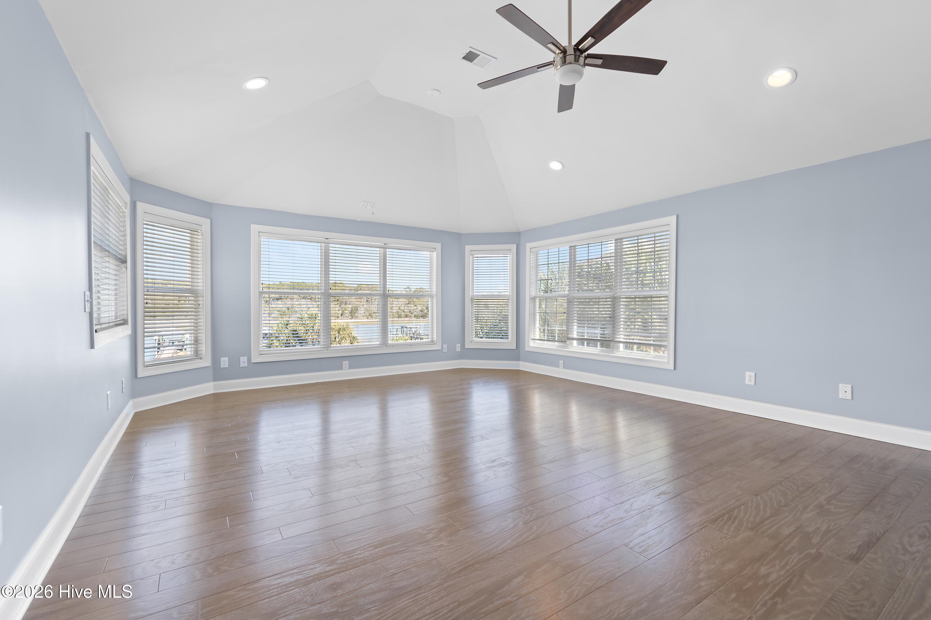 100566574 | Photo 20