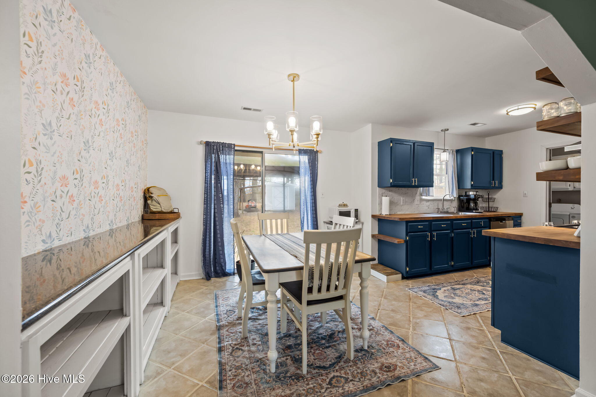 100558833 | Photo 13