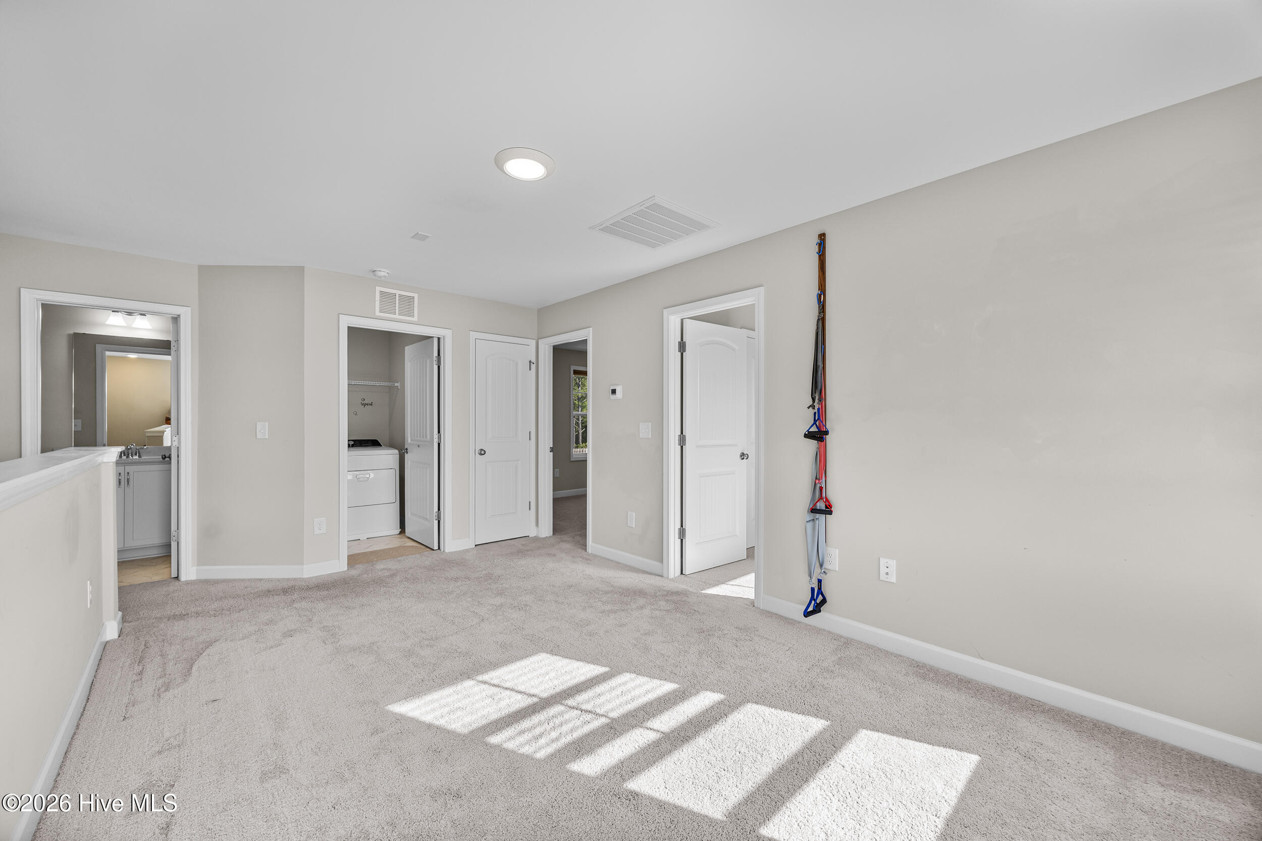 100569067 | Photo 33