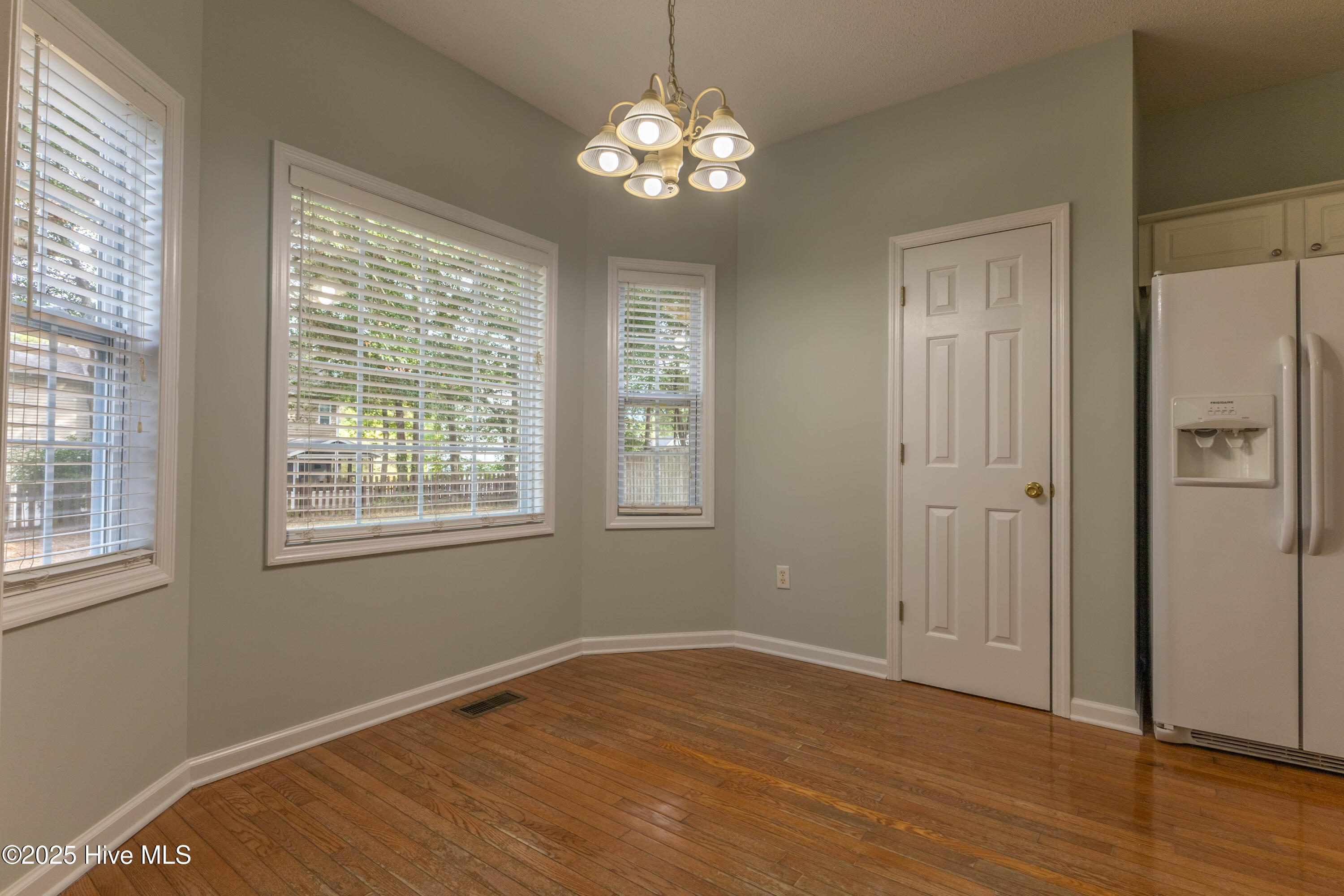 100535592 | Photo 17