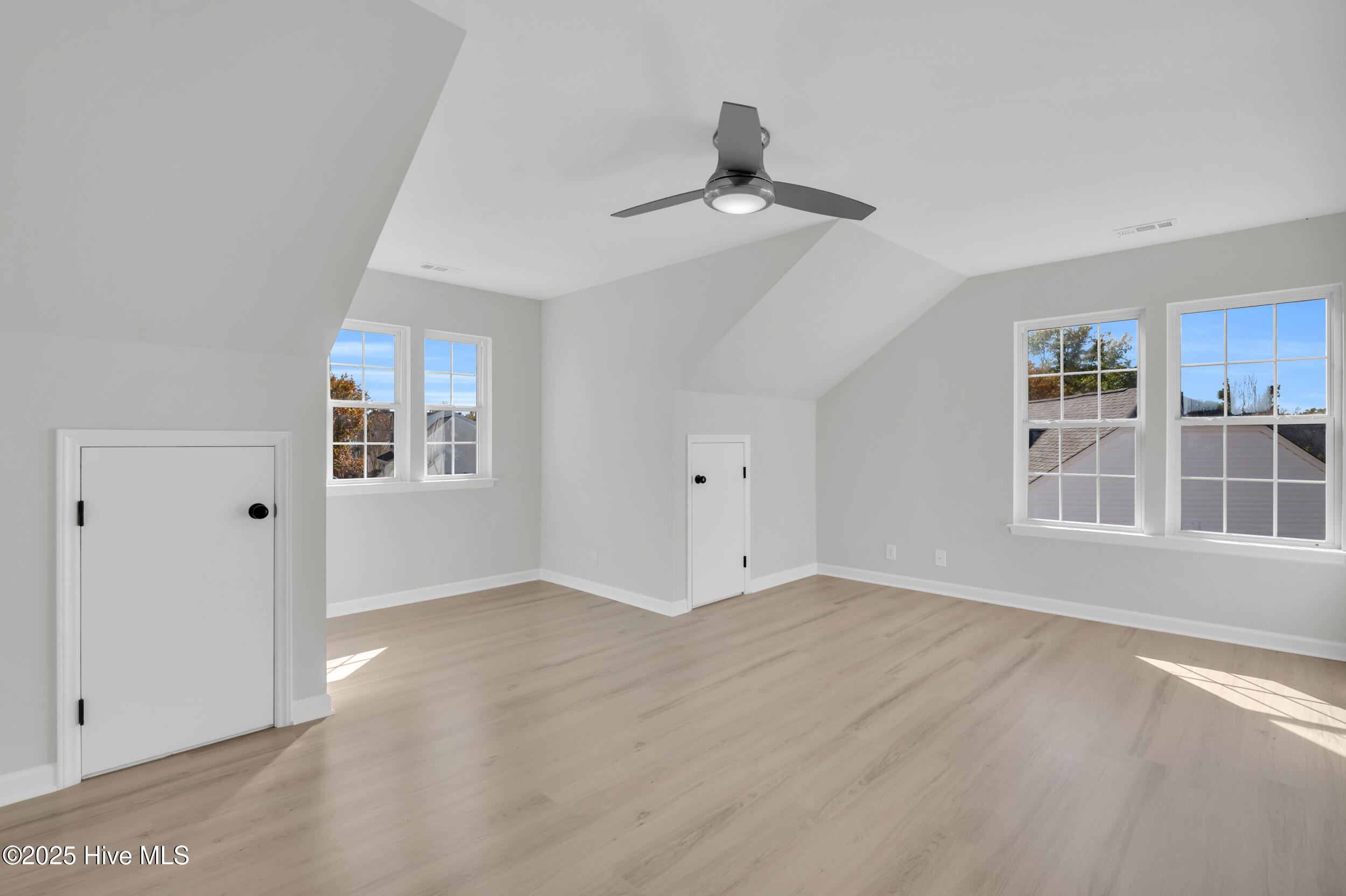 100540827 | Photo 33