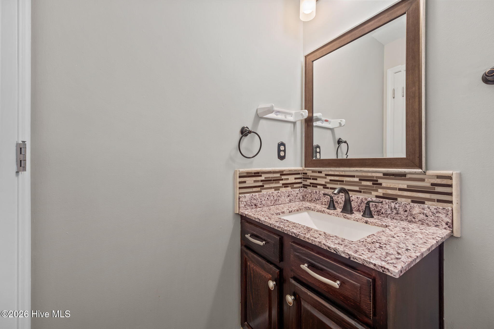 100567671 | Photo 34