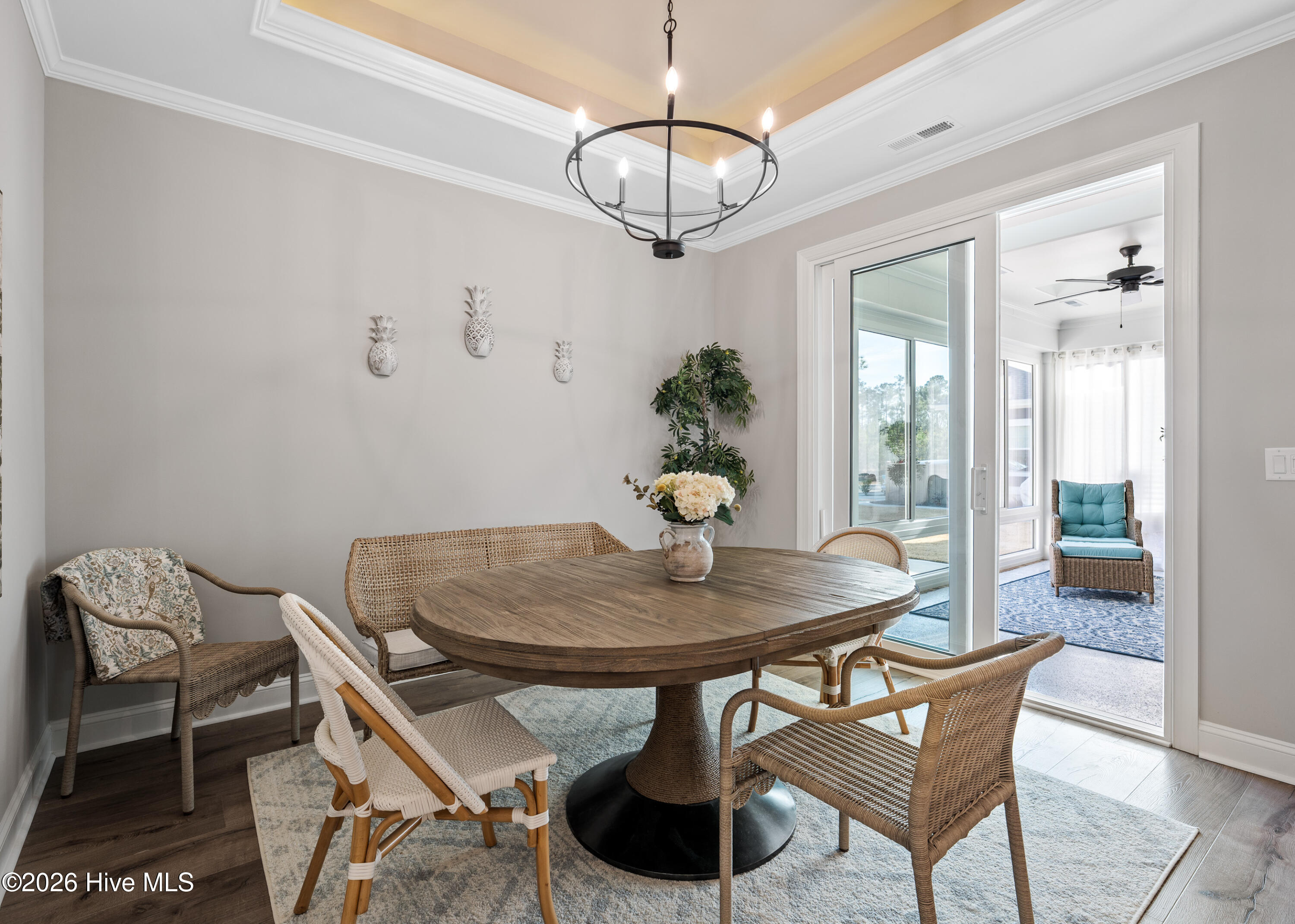 100547425 | Photo 26