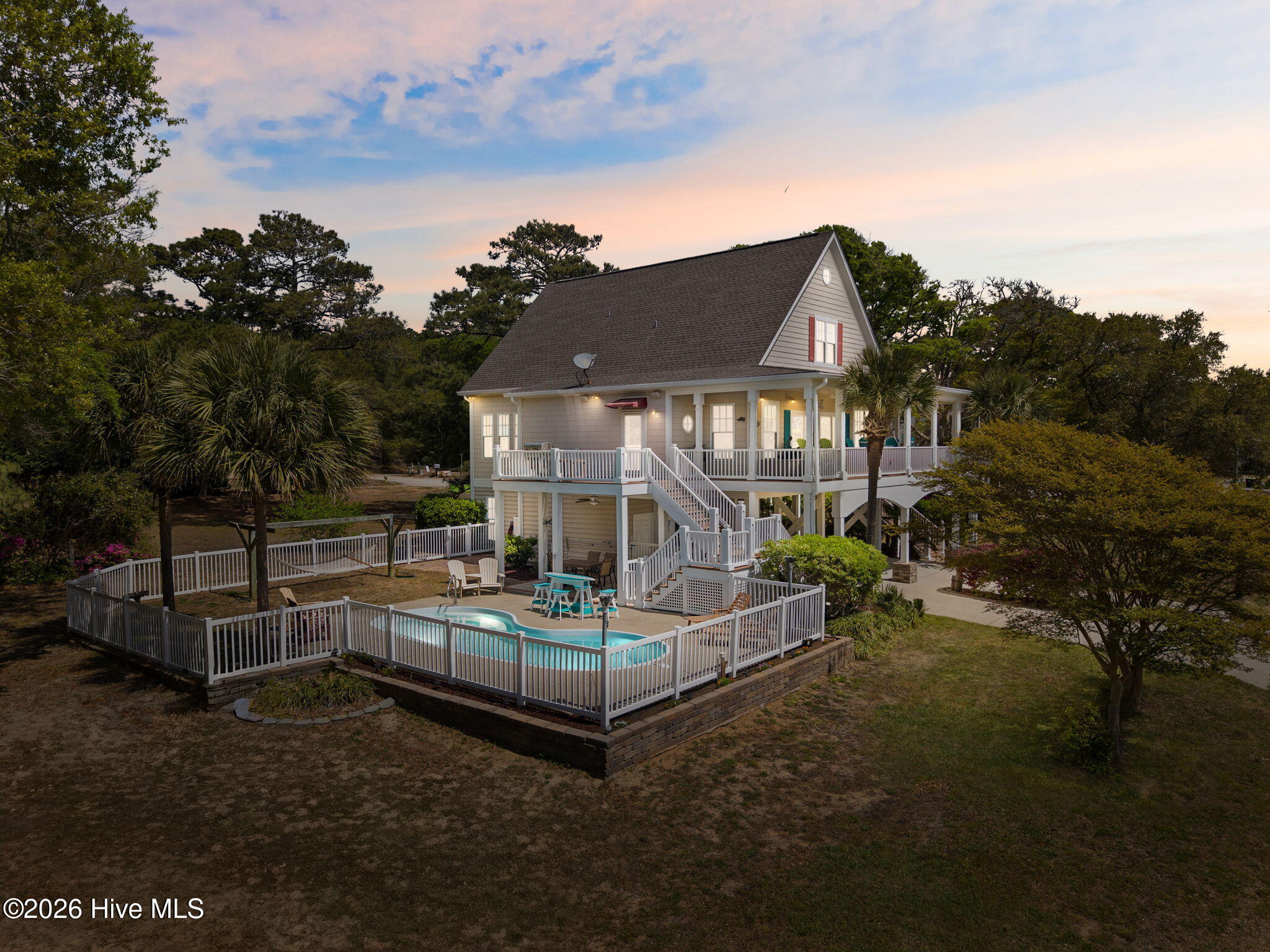 100566344 | Photo 13