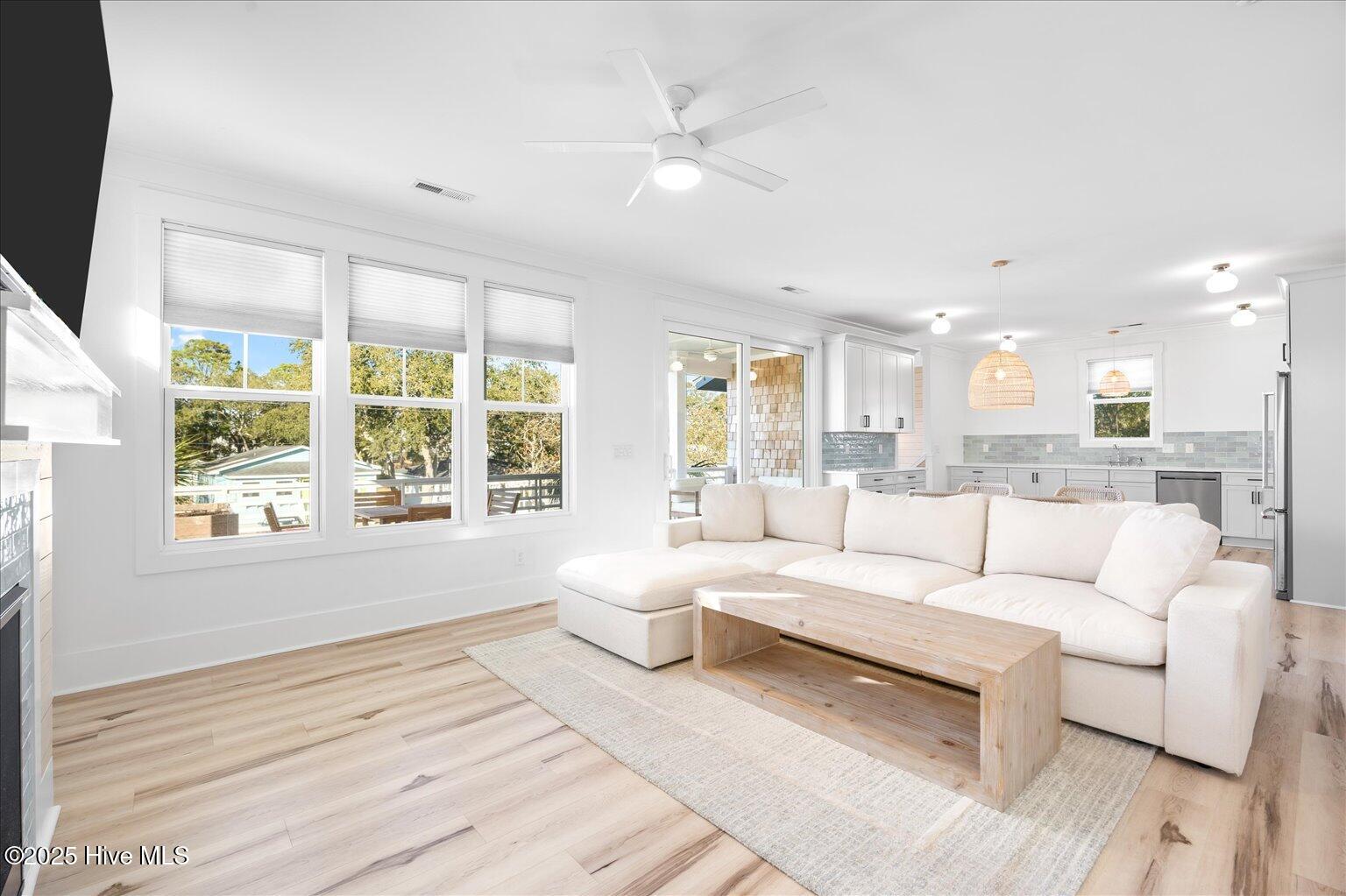 100544004 | Photo 17