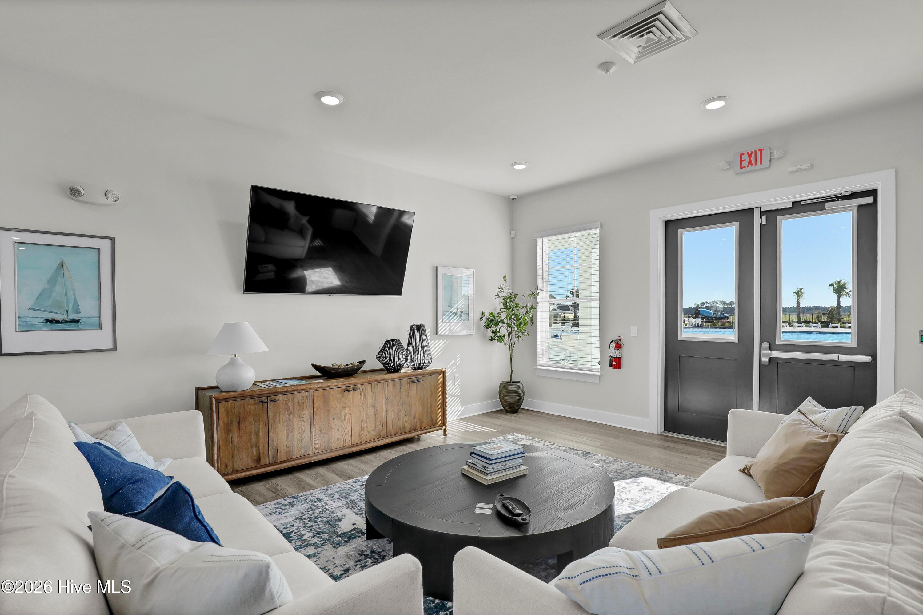 100558236 | Photo 54