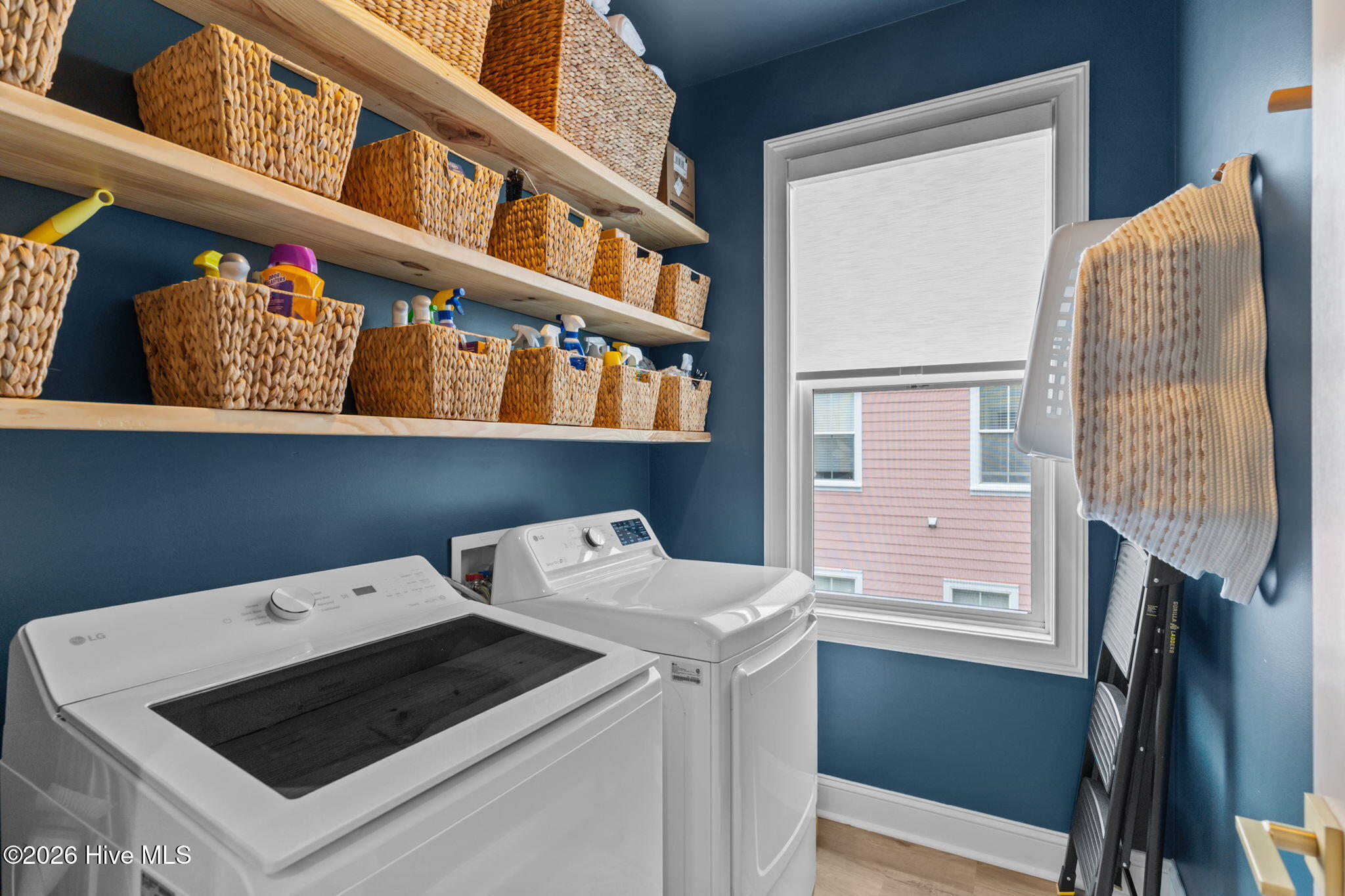 100557264 | Photo 32