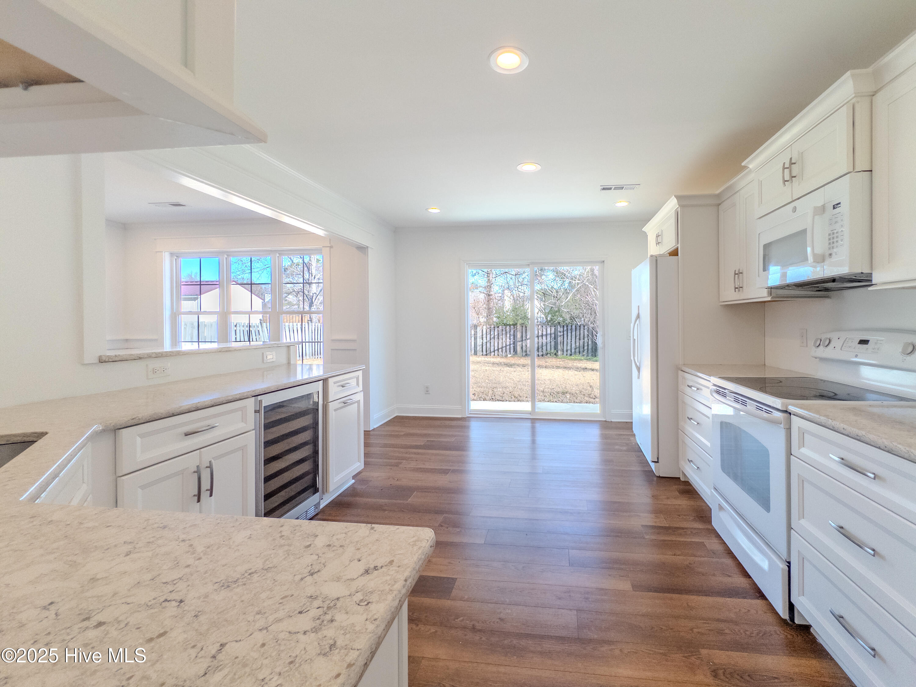 100546237 | Photo 33