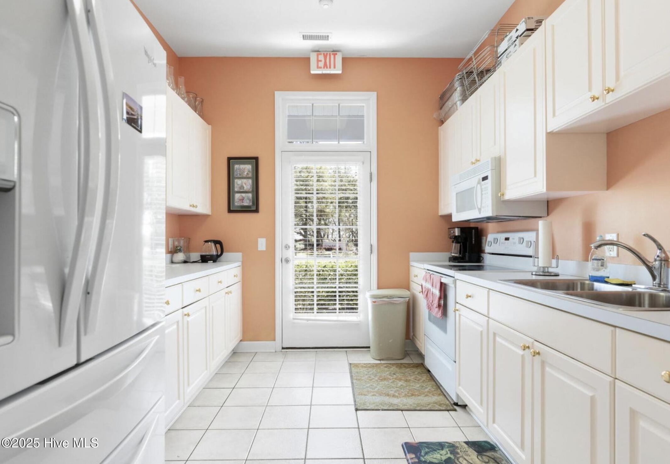 100485467 | Photo 48