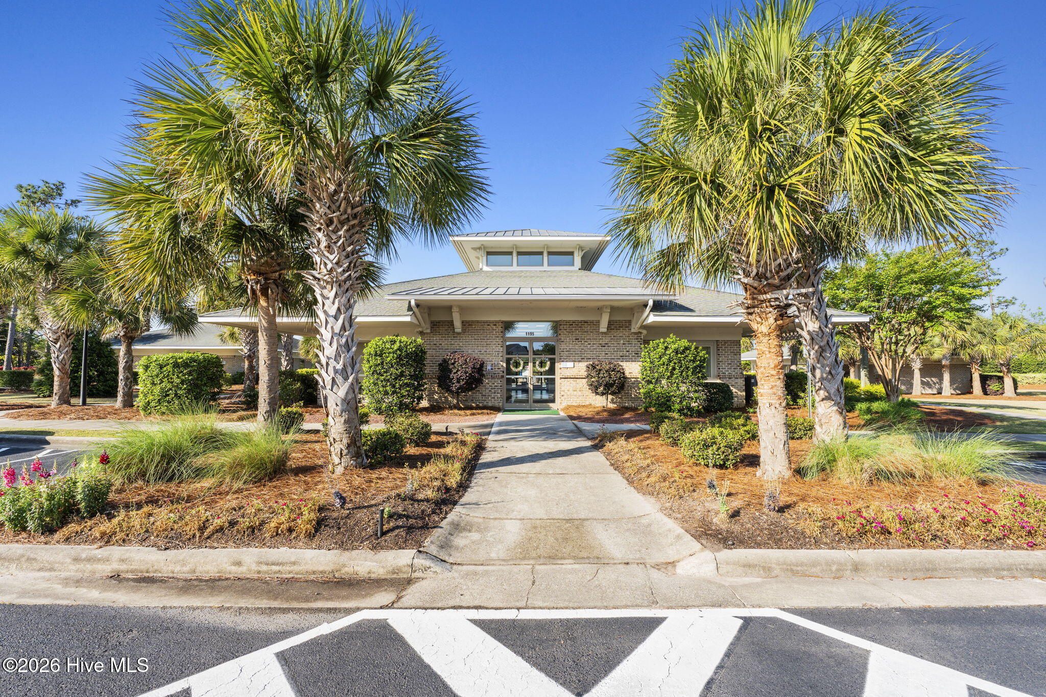 100568183 | Photo 51