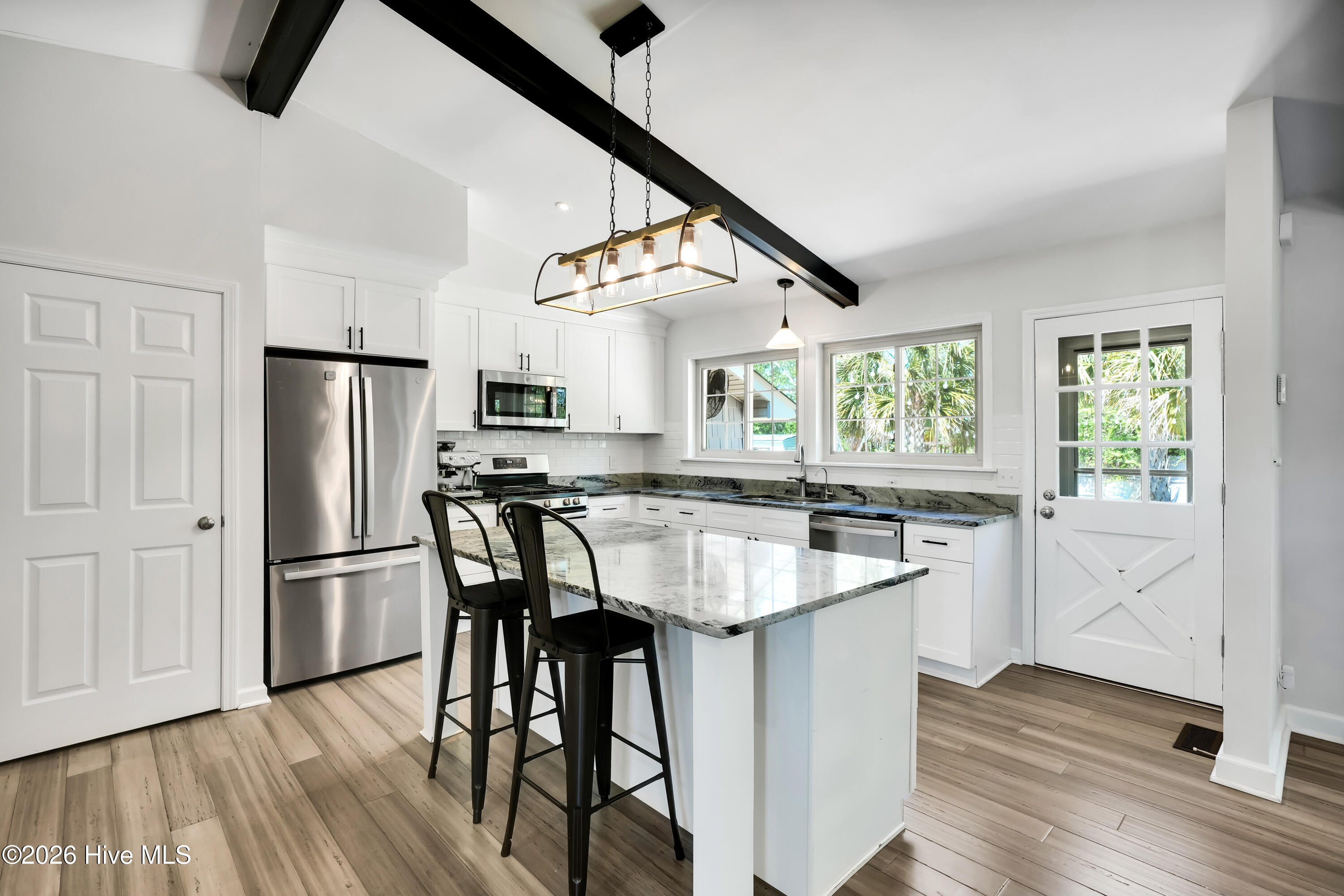 100567428 | Photo 11