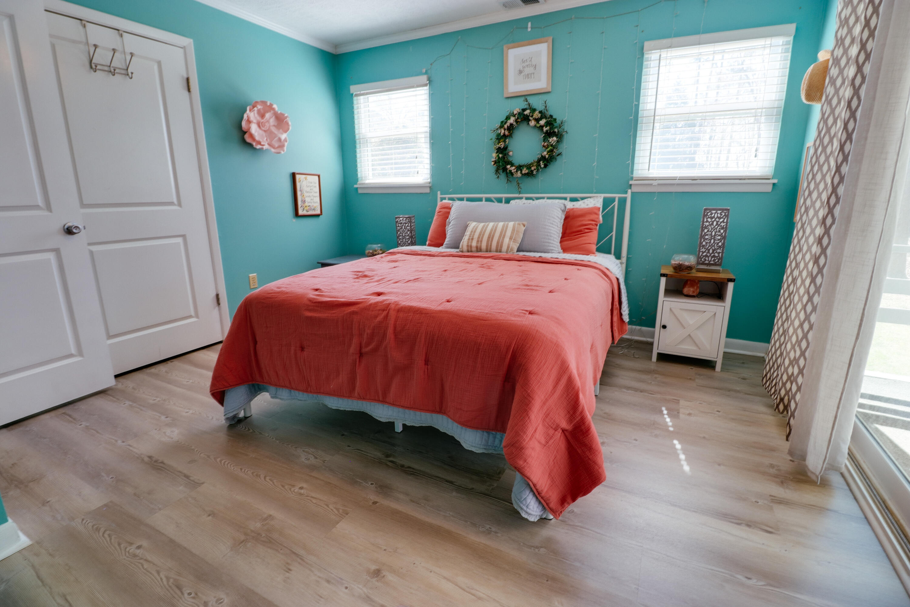 1061 Delaware Dr-29