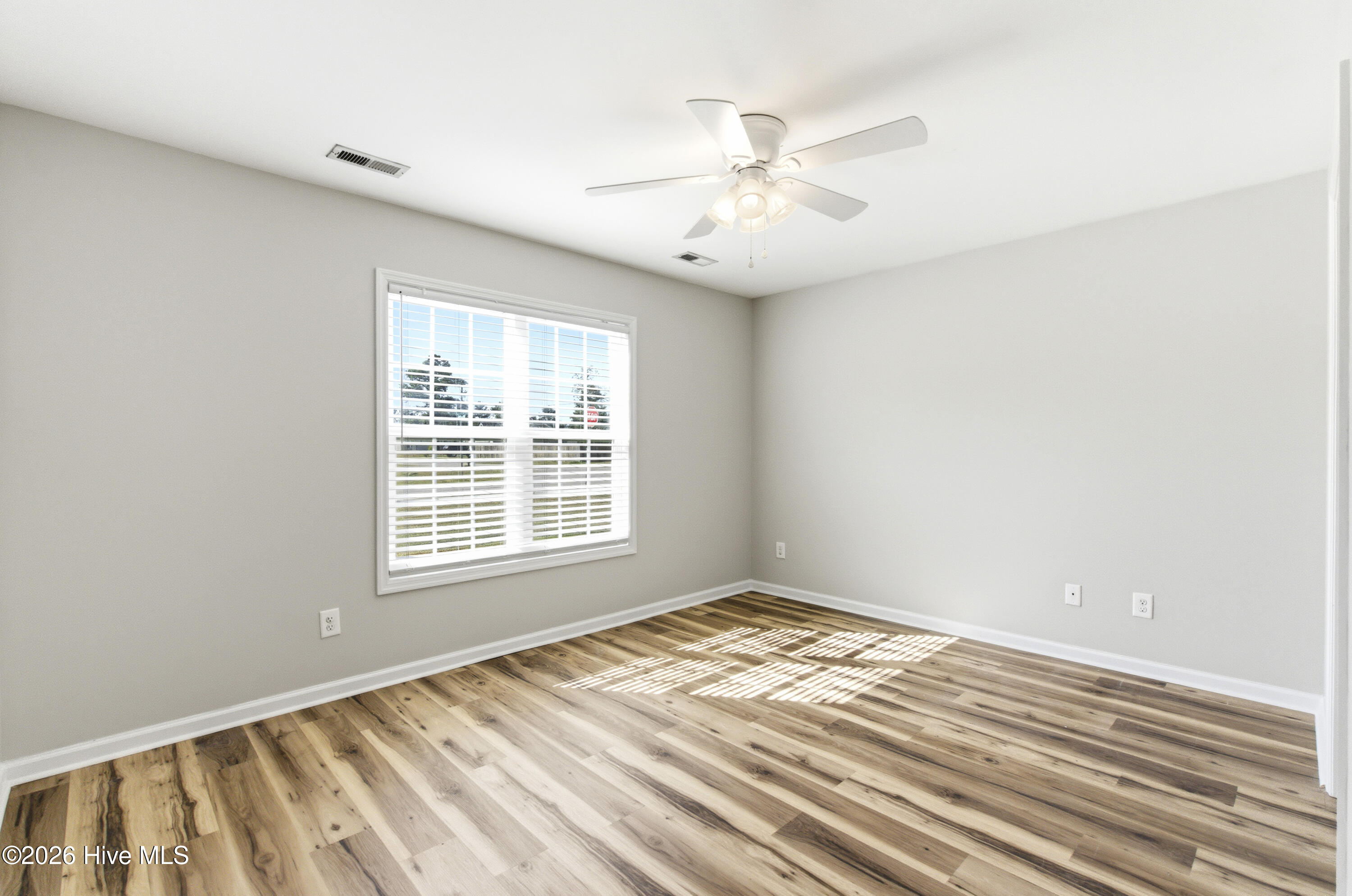 100564497 | Photo 25