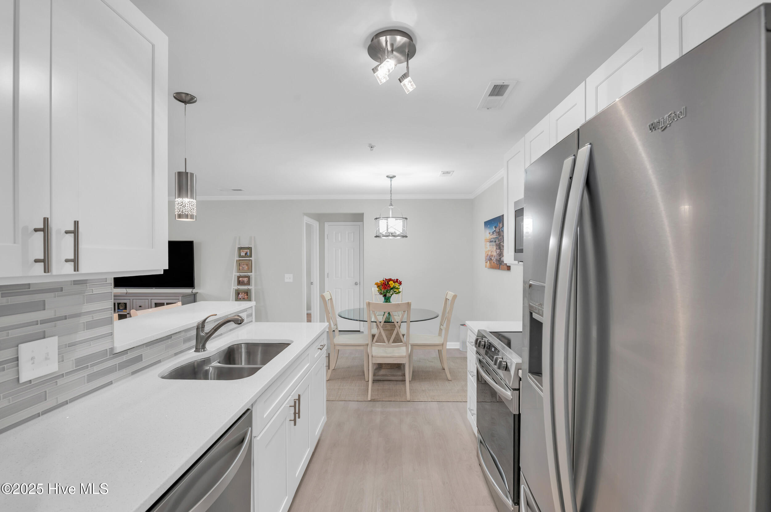 100538777 | Photo 11