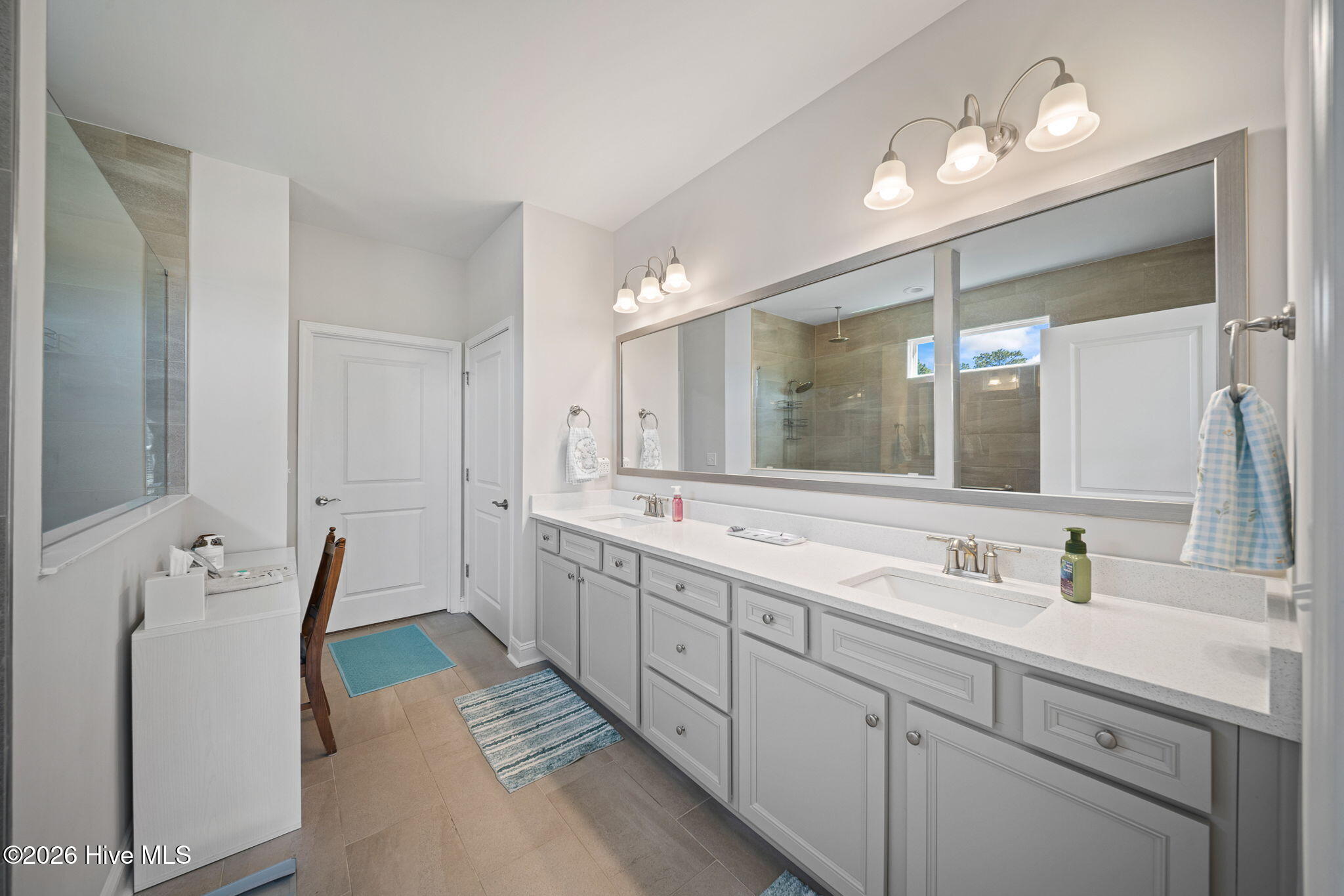 100564414 | Photo 32