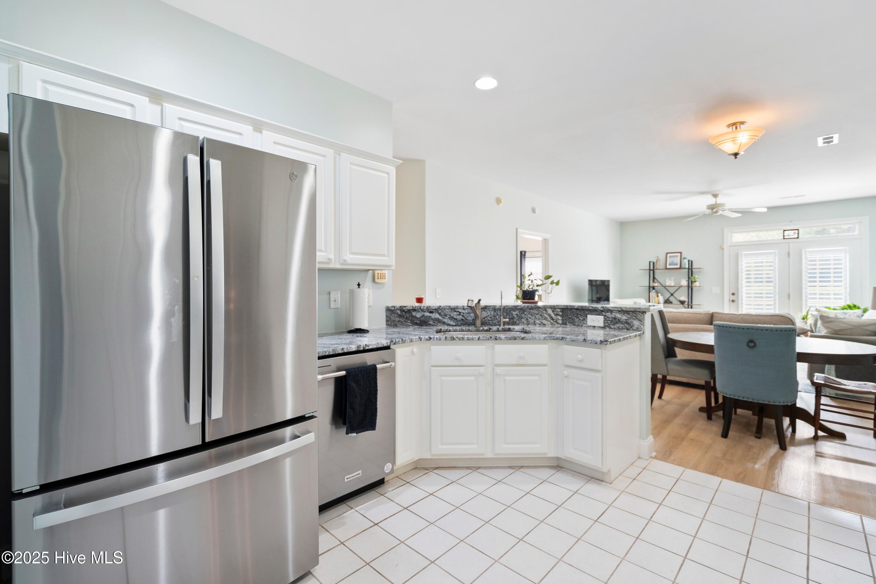 100534079 | Photo 11