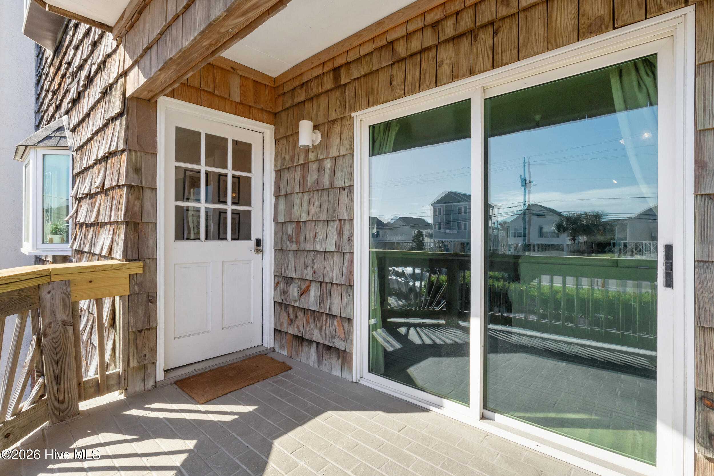 100565367 | Photo 36