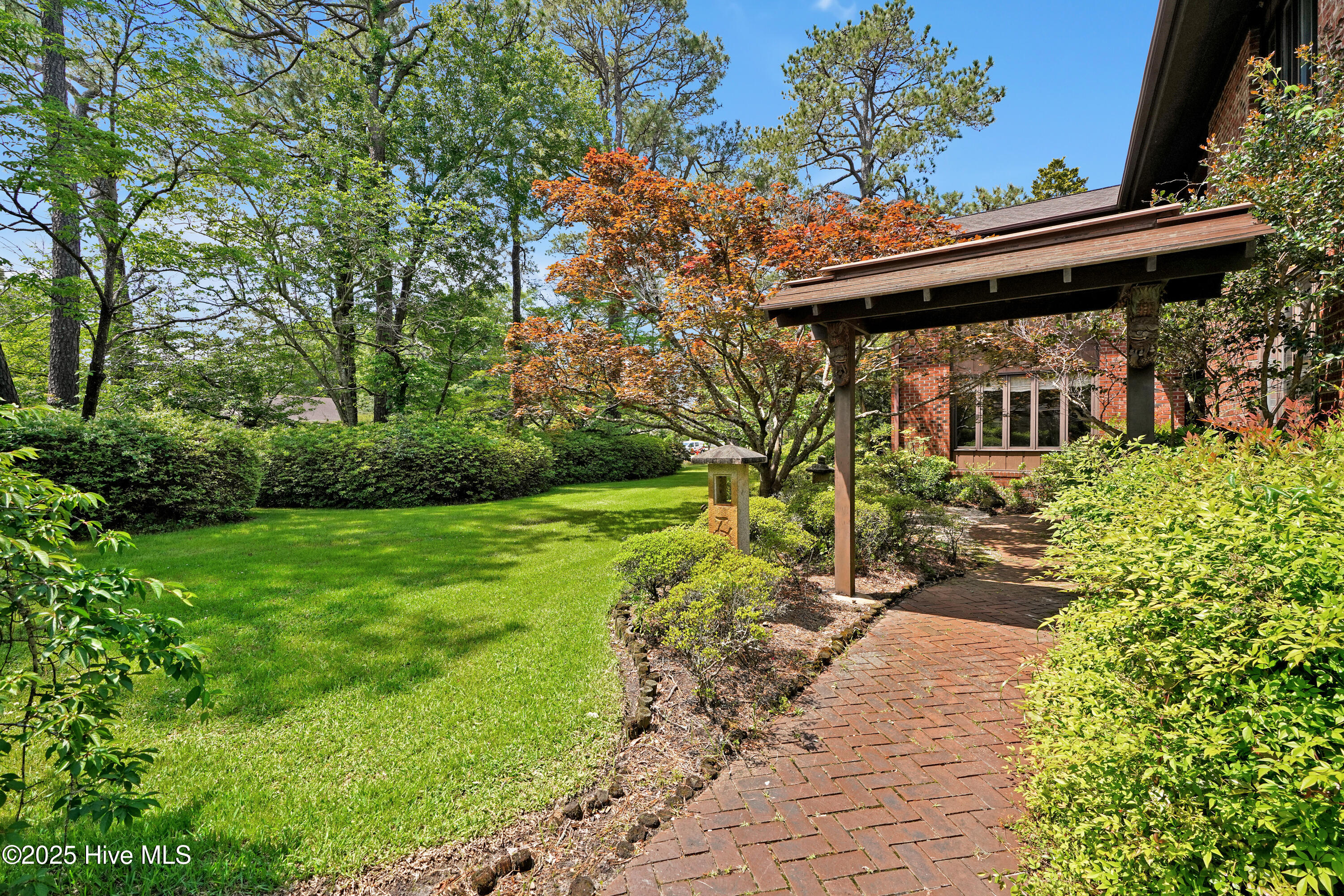 906RobertELeeDrive-3