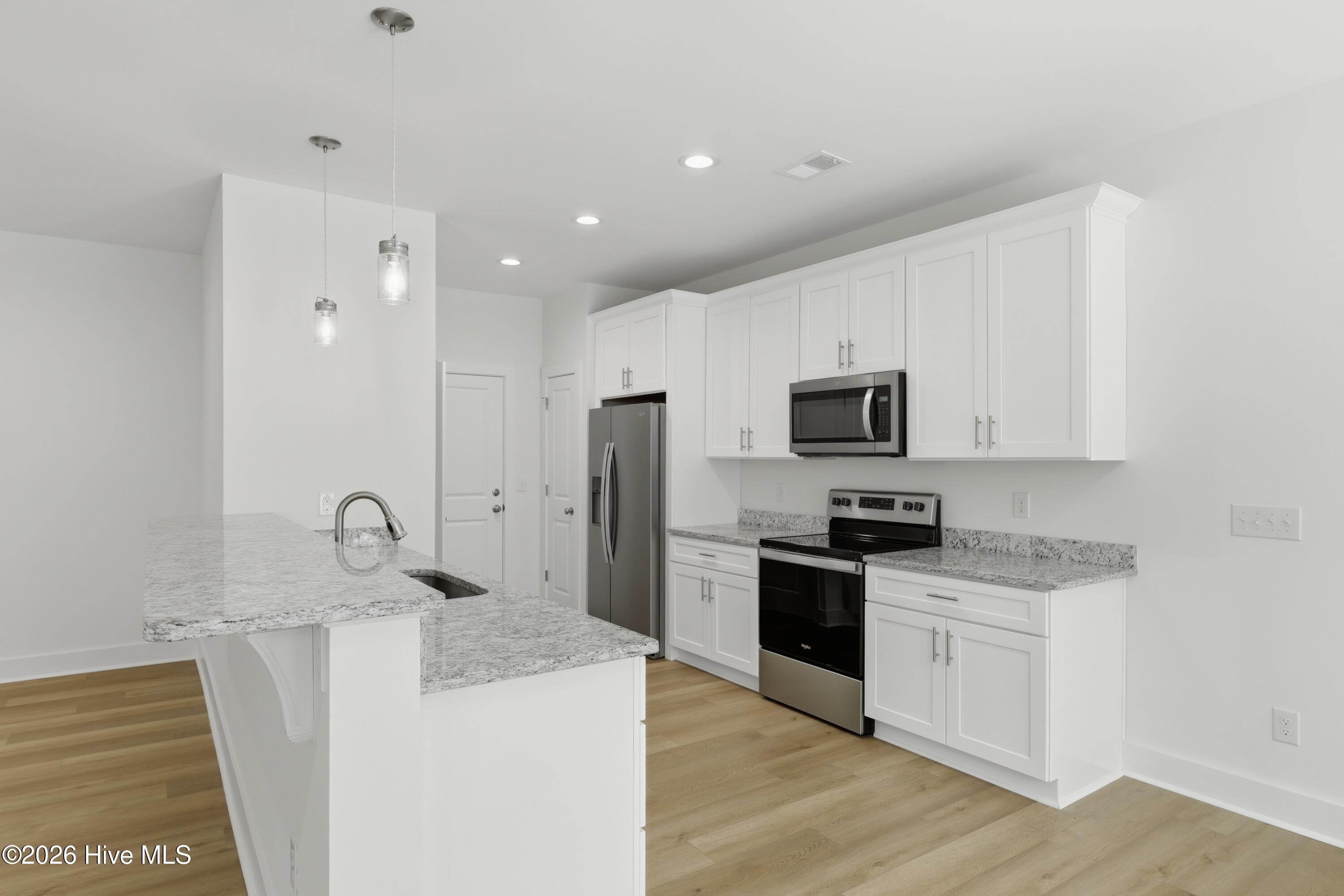 100561503 | Photo 15