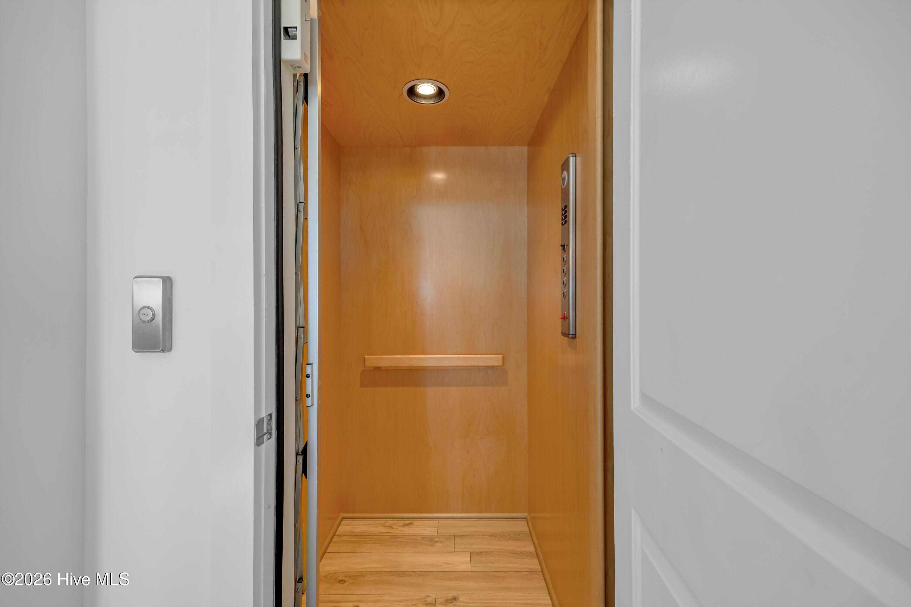 100559352 | Photo 19