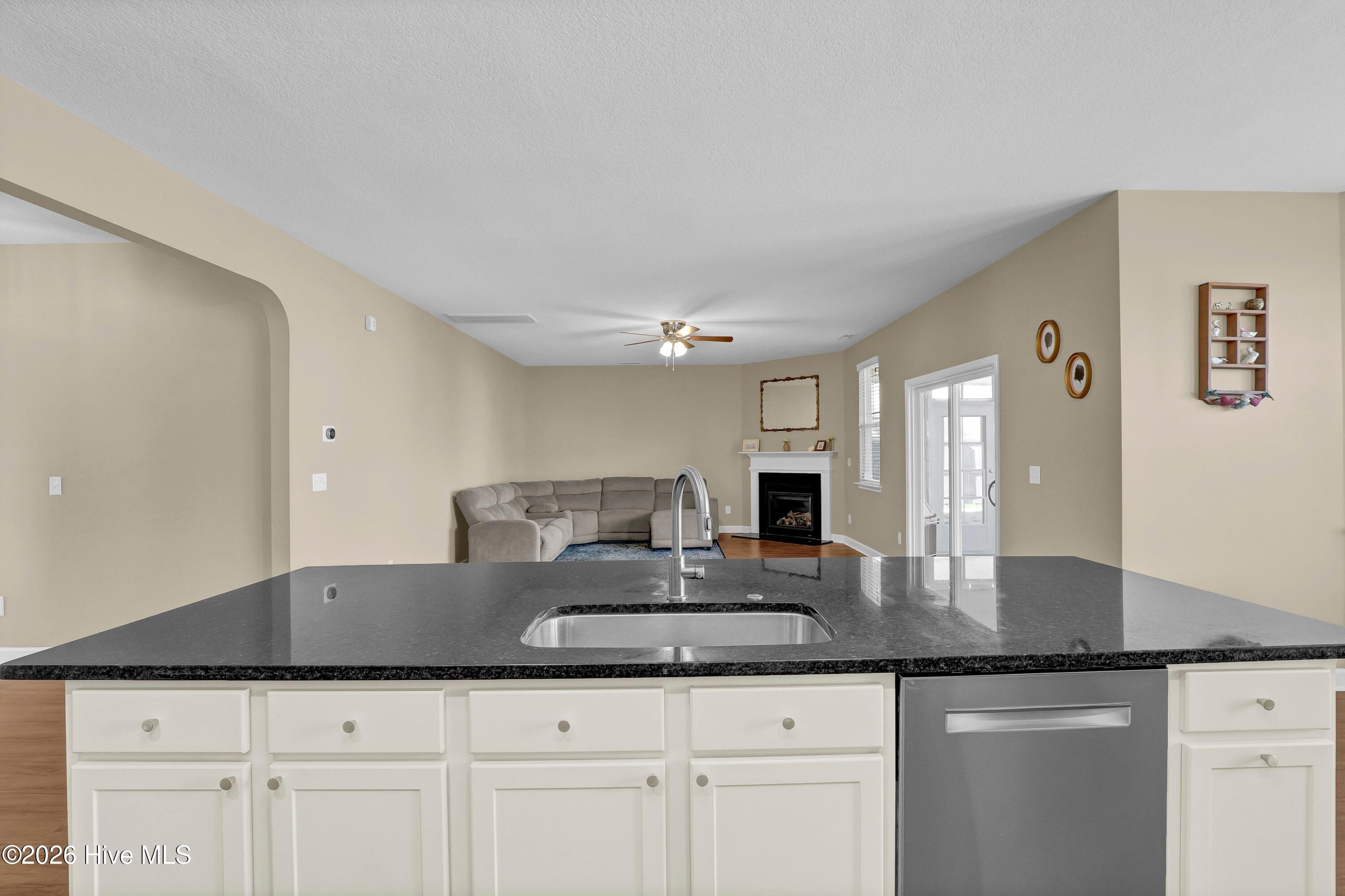 100553474 | Photo 16