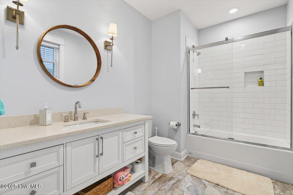 100544766 | Photo 33