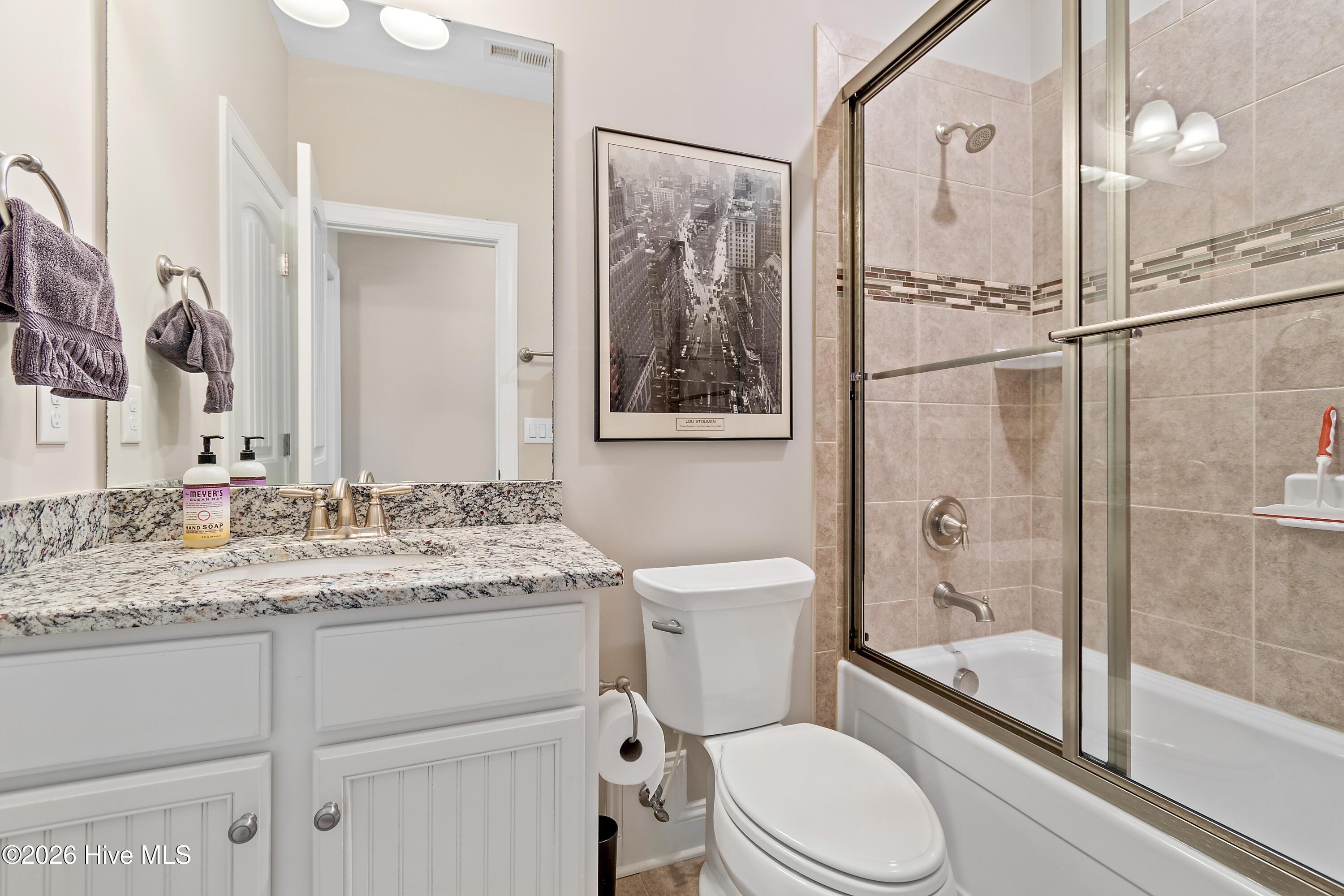 100568990 | Photo 44