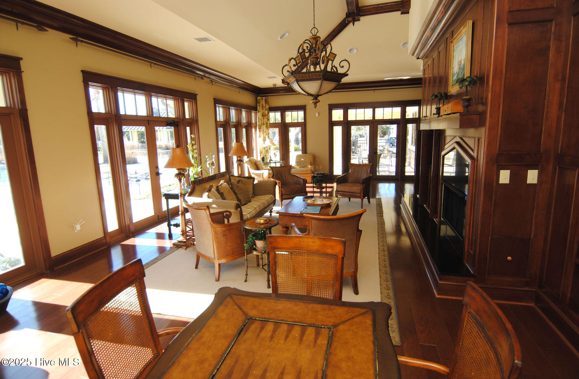 100536723 | Photo 73