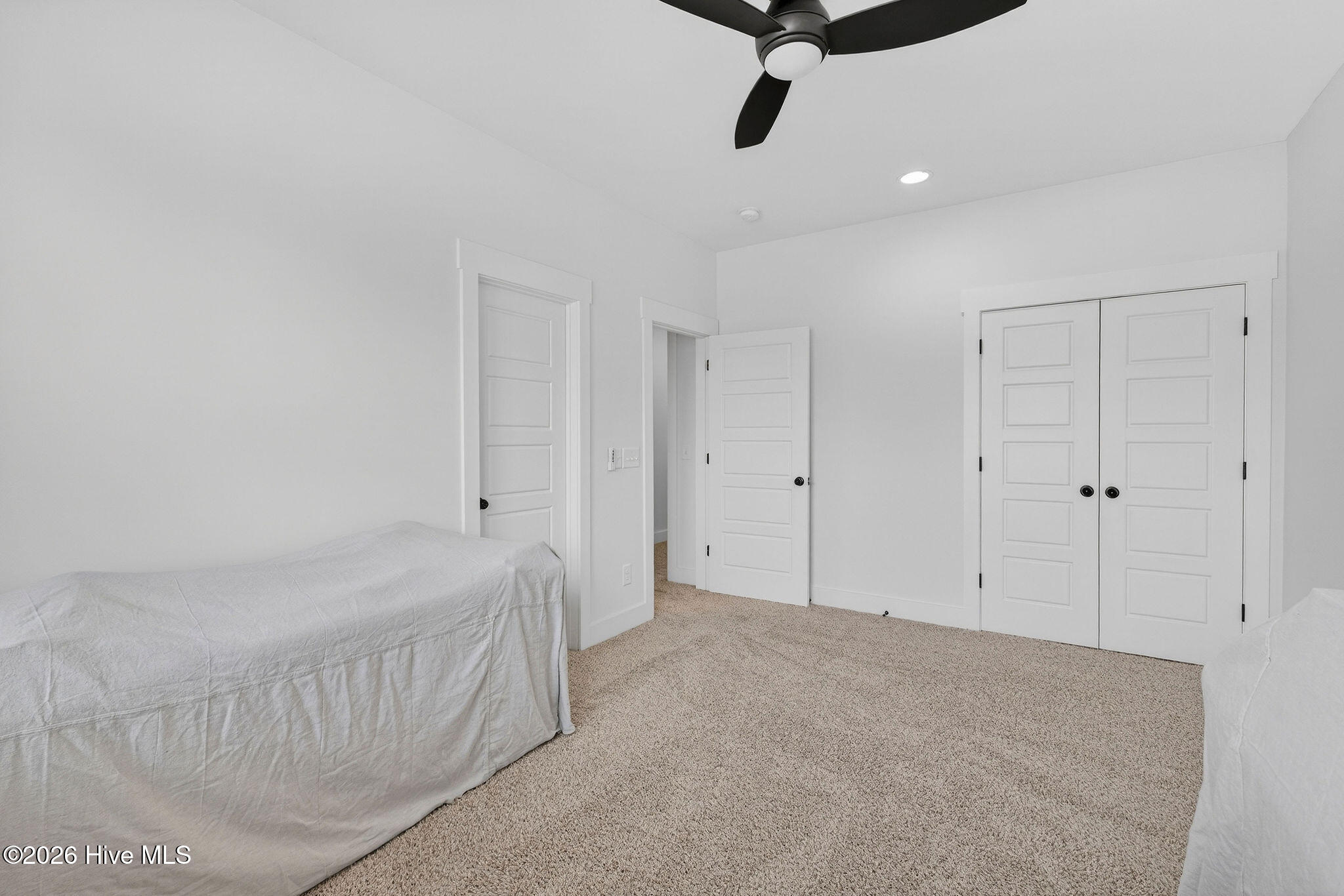 100561102 | Photo 46