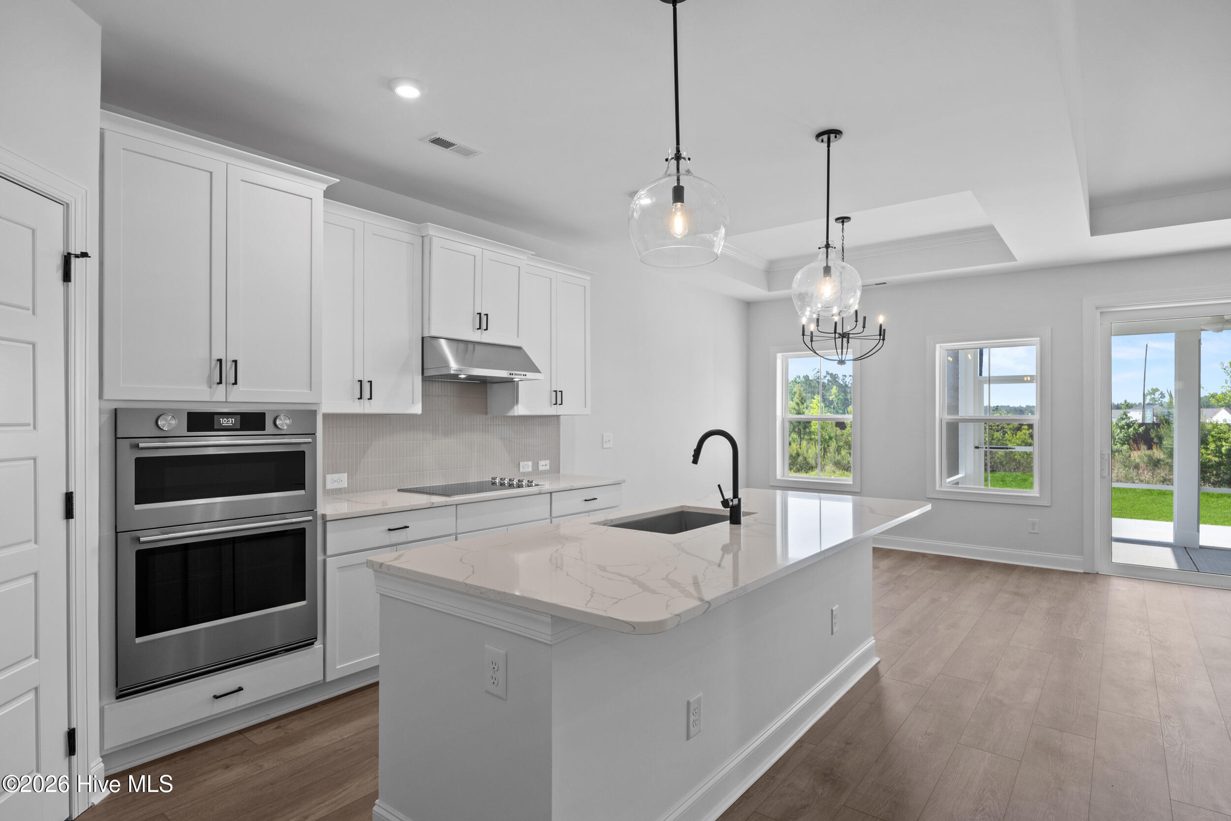 100533479 | Photo 14