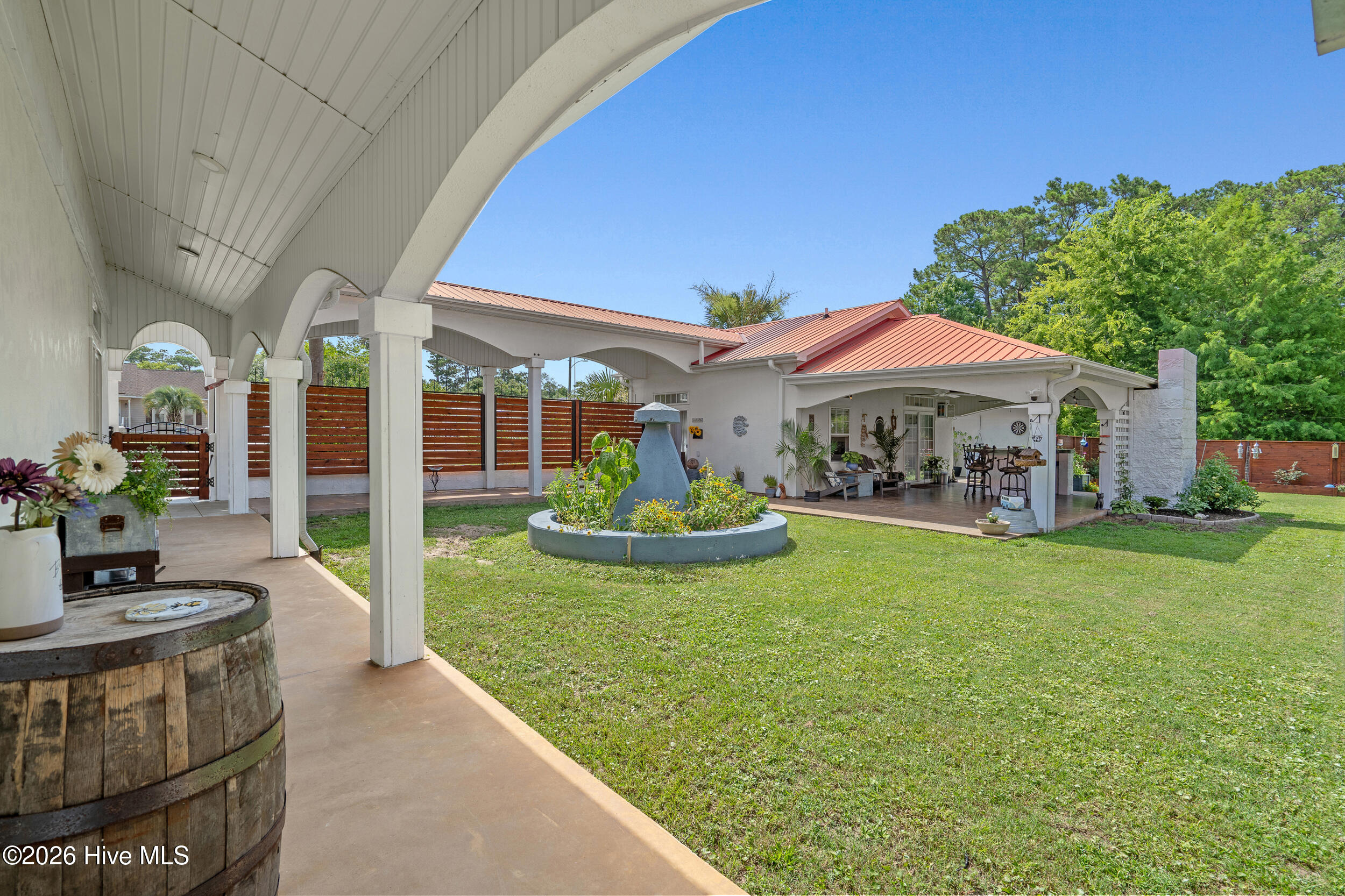 100548426 | Photo 28